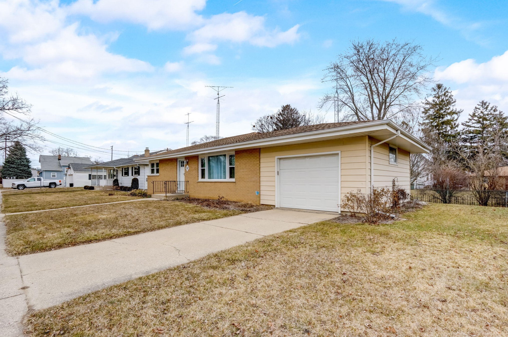 7527 18th Ave, Kenosha, WI 53143