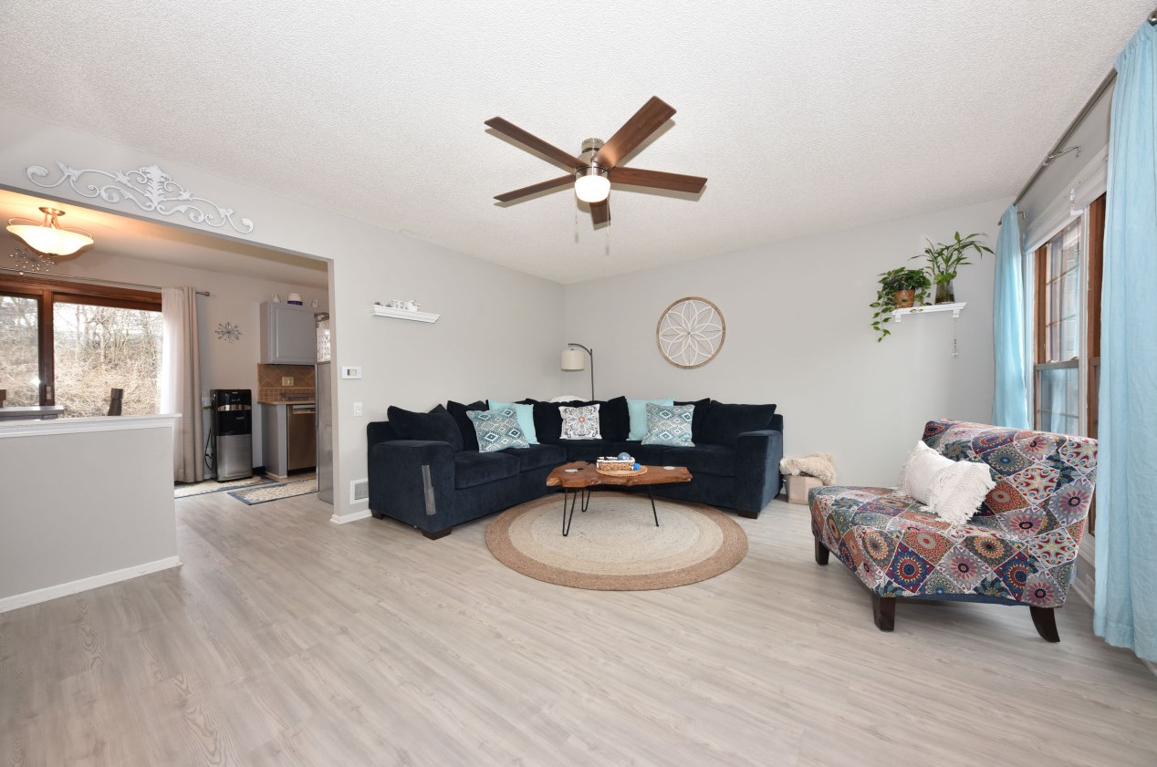 8237 Legend Dr, Hales Corners, WI 53132-9615