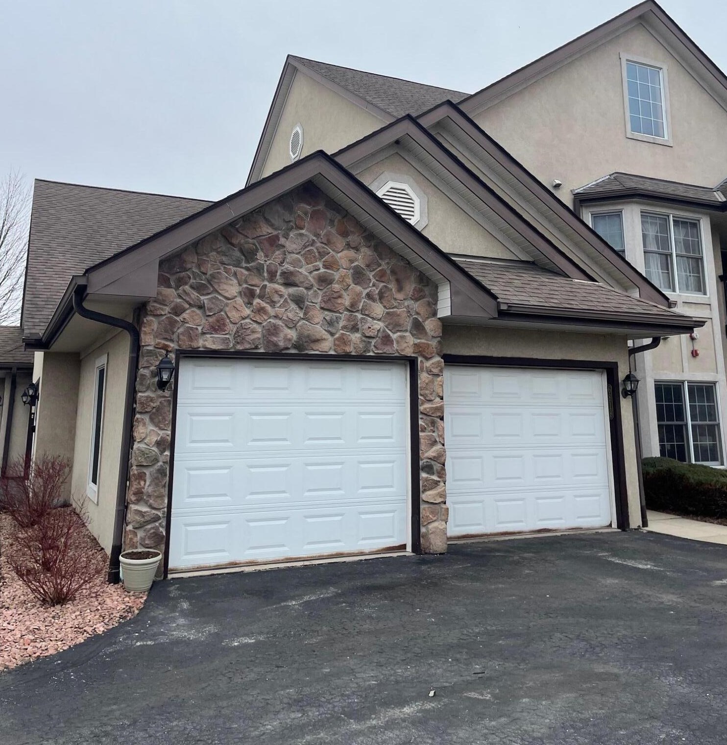 6818 S 34th St, Hales Corners, WI 53132