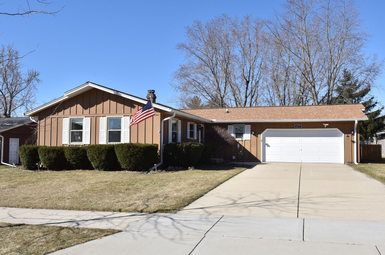 617 Summit Dr, Port Washington, WI 53074-2343