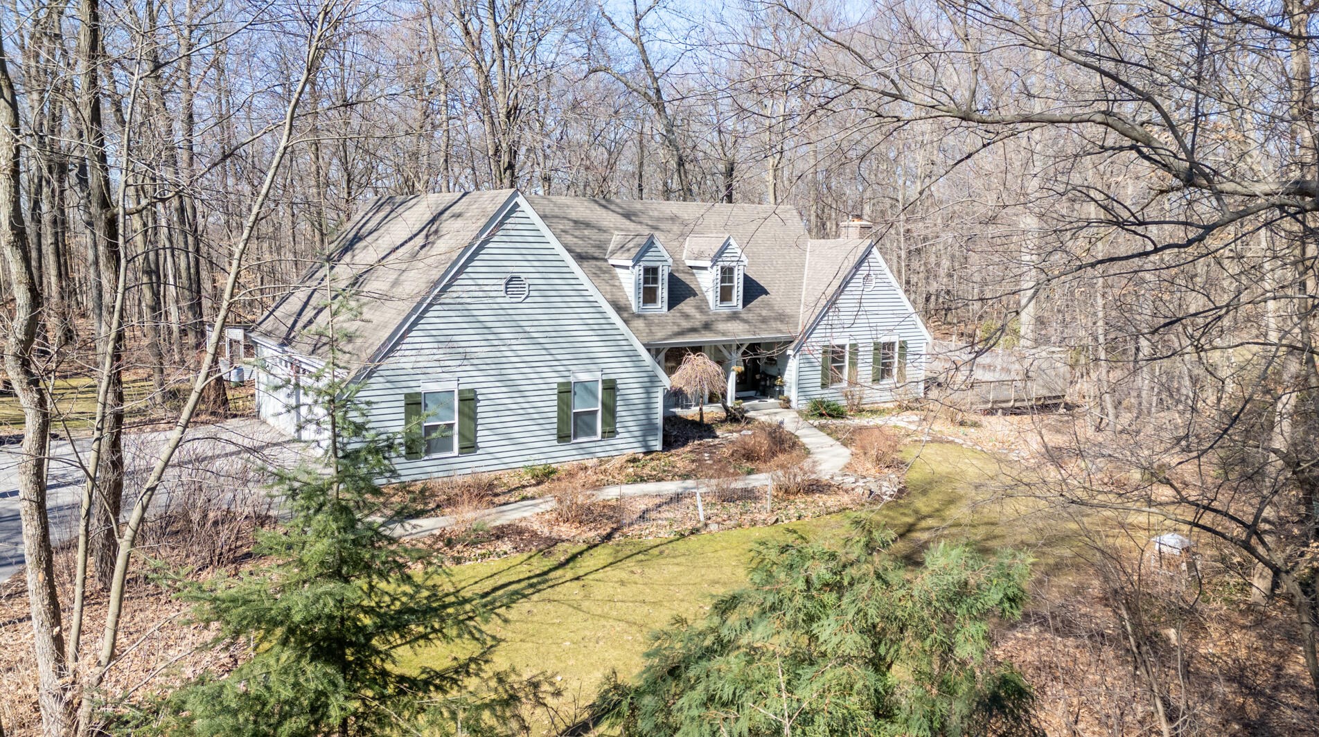 1047 Heather Ln, Hartford, WI 53027-9045