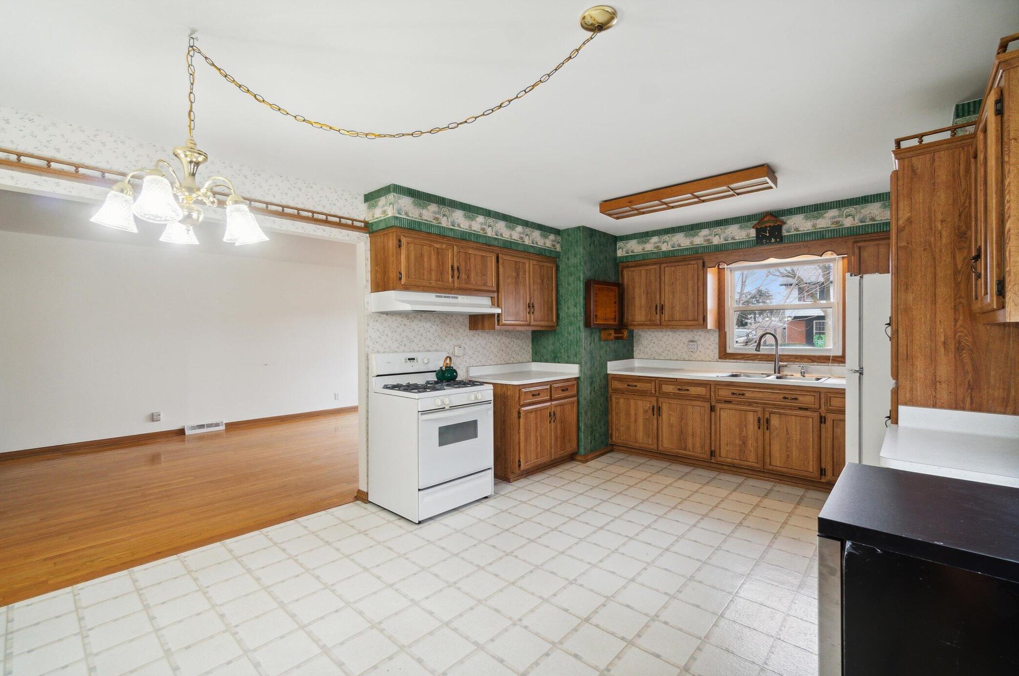 831 109, Milwaukee WI 53226-3739 exterior