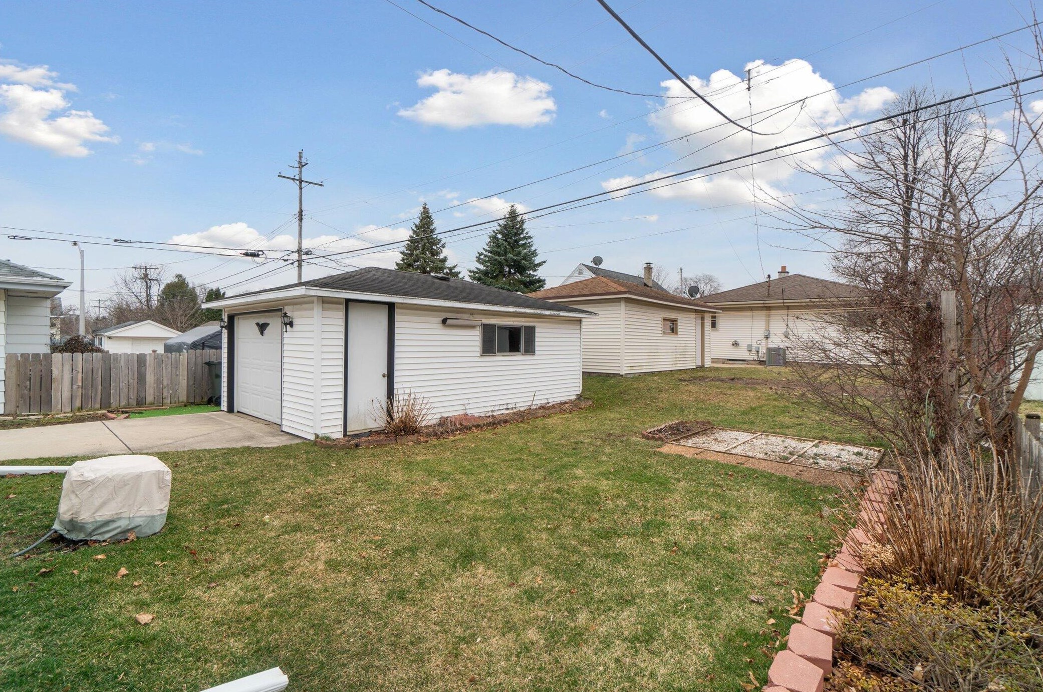 831 109, Milwaukee WI 53226-3739 exterior