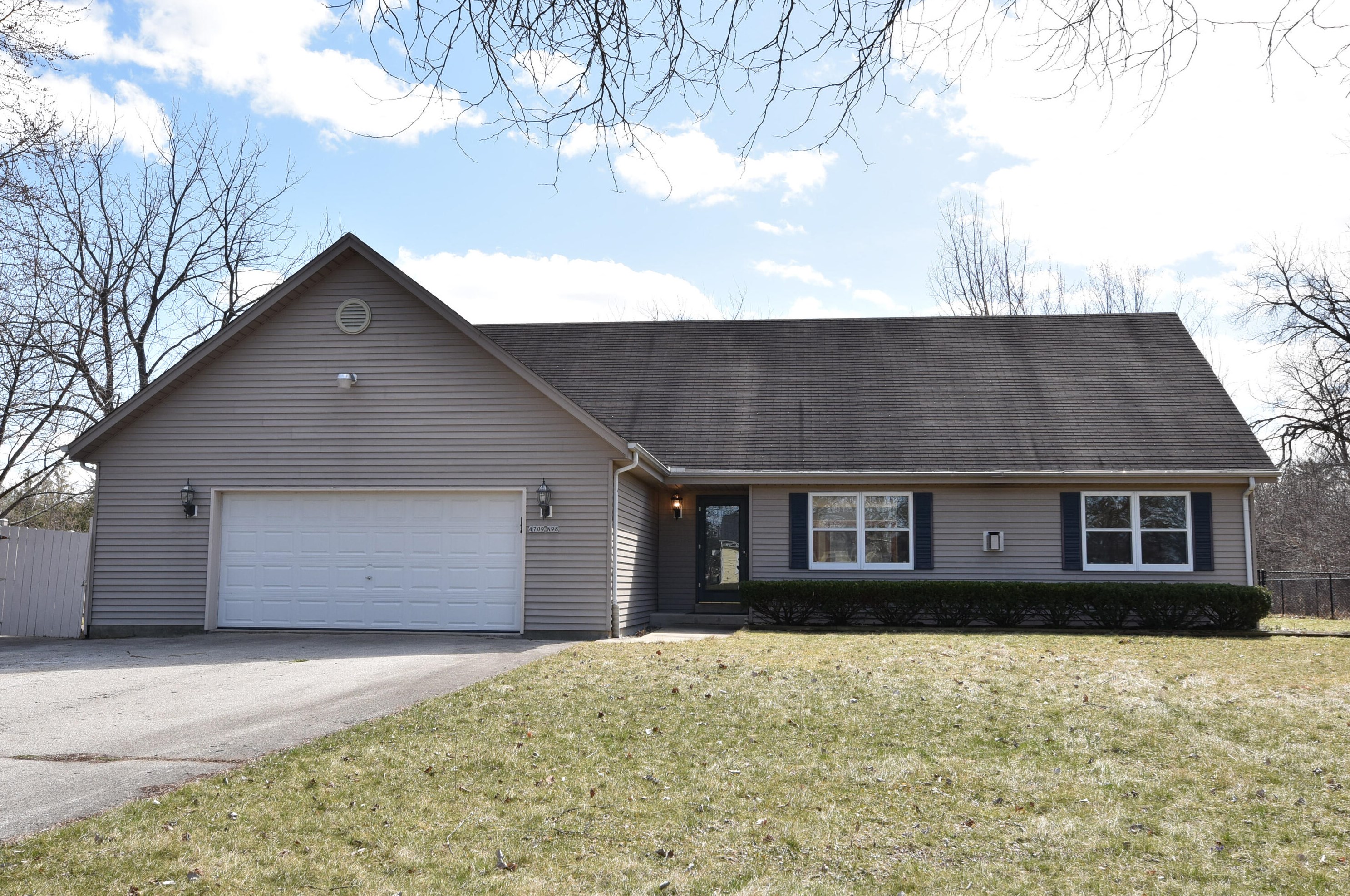 4709 W Willow Rd, Thiensville, WI 53092