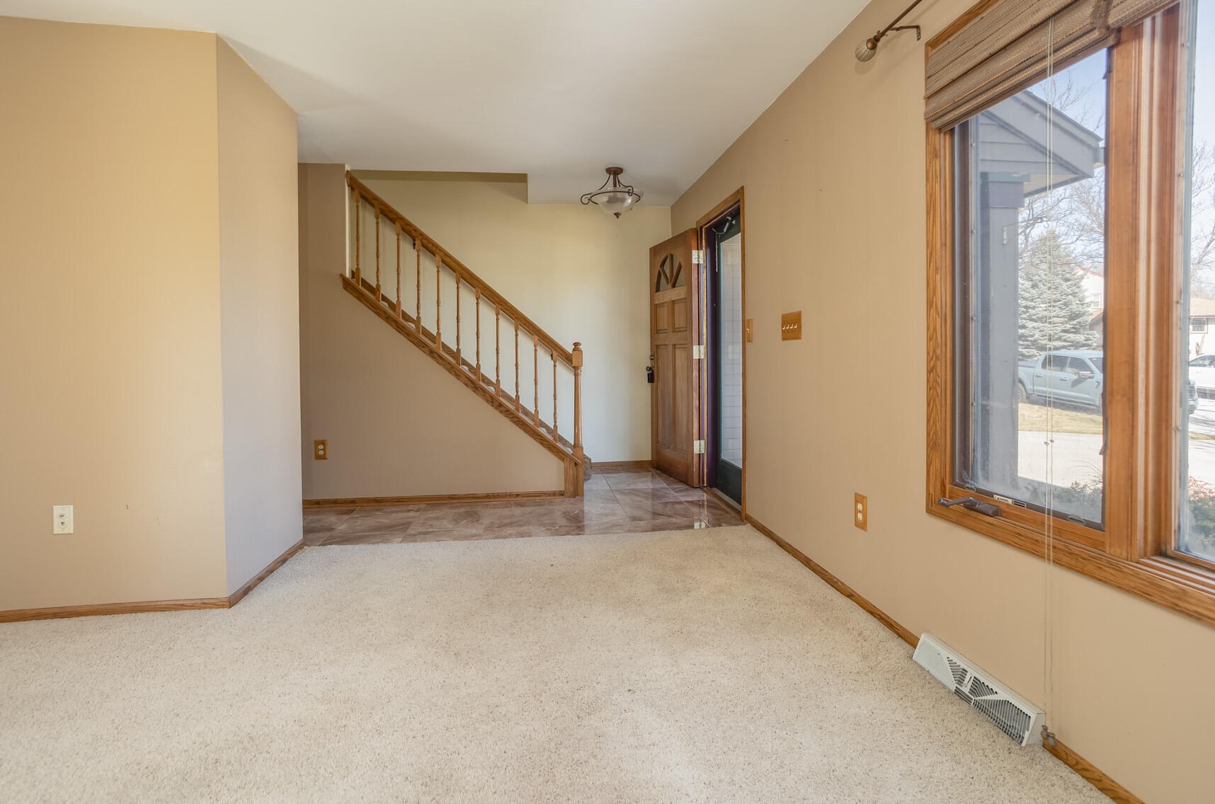 9401 Arch Ave, Milwaukee, WI 53224-2707