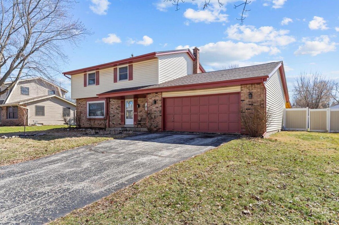 2101 Ruben Dr, Waukesha, WI 53186