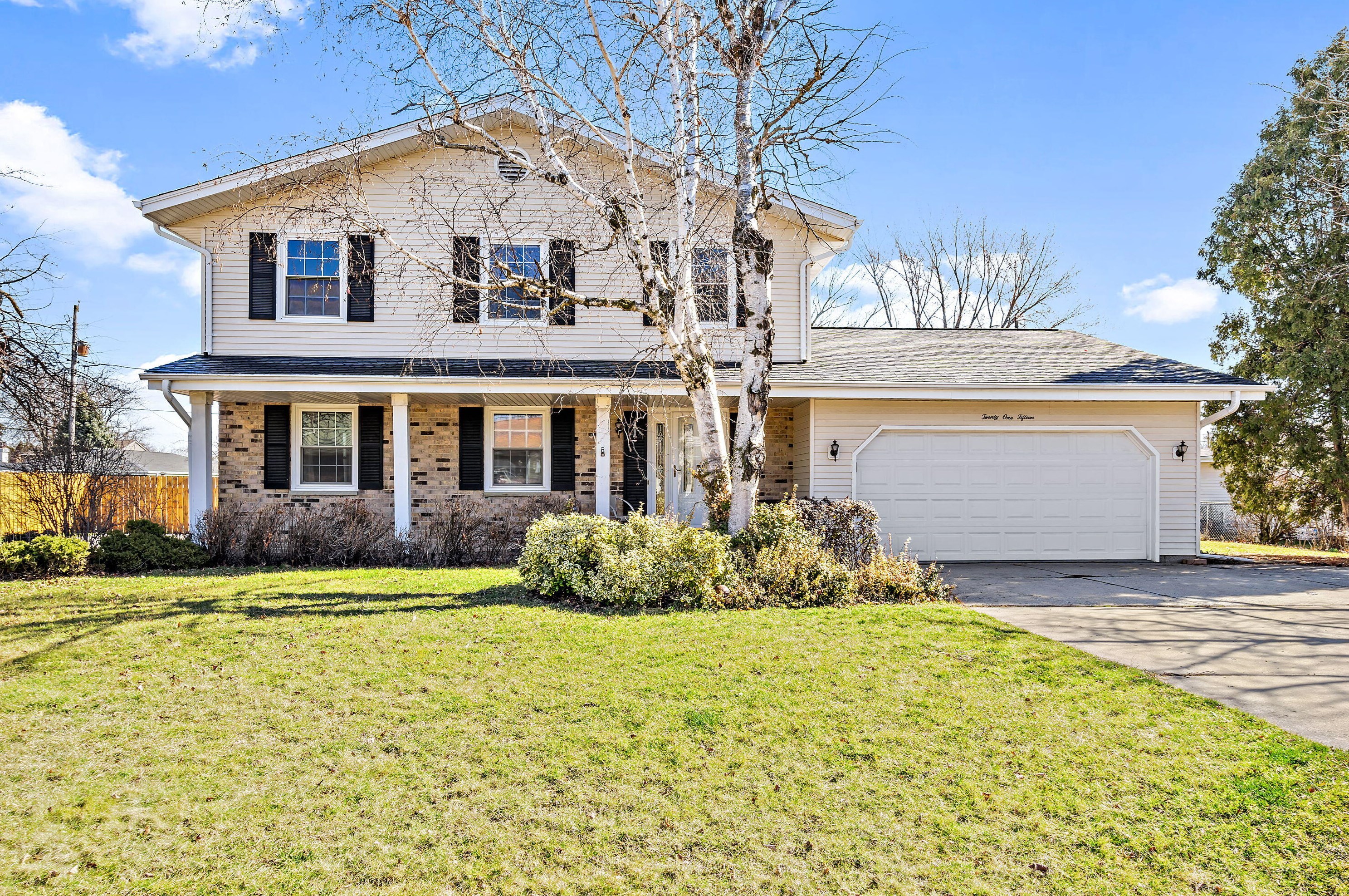 2115 Grand Prix Dr, Racine, WI 53406-2218