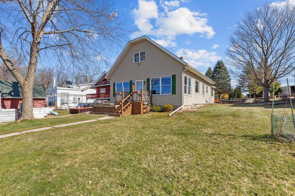 5711 Wagner Ln, West Bend, WI 53095-9210
