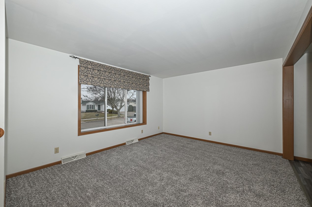 6119 58th Ave, Kenosha, WI 53142-1244