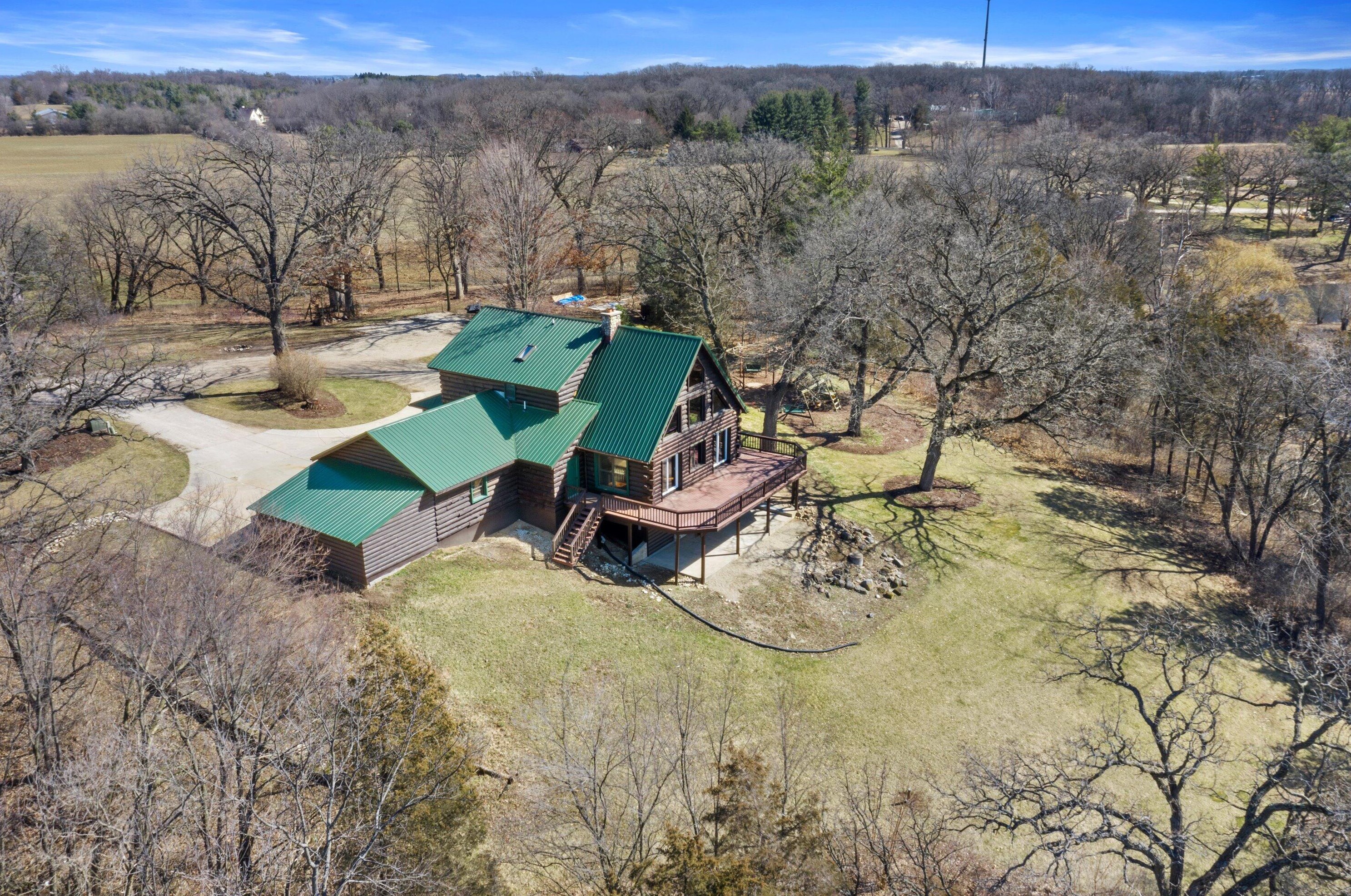 8743 Hilltop Dr, Lyons, WI 53105-8123