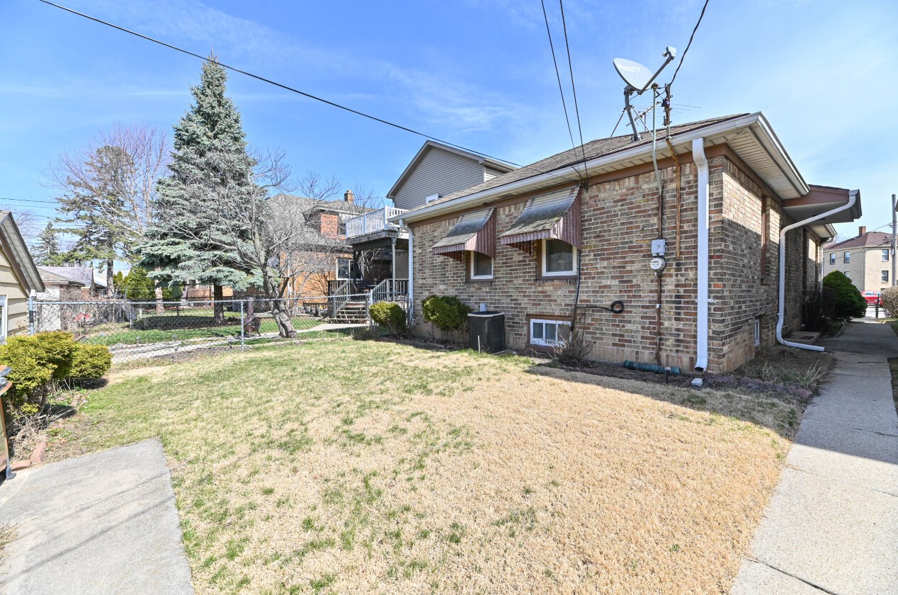 1639 55, Milwaukee WI 53214-5245 exterior