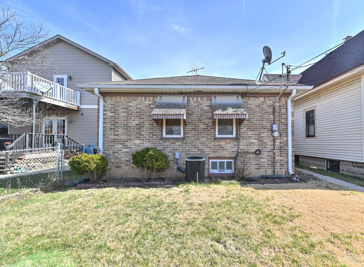 1639 55, Milwaukee WI 53214-5245 exterior