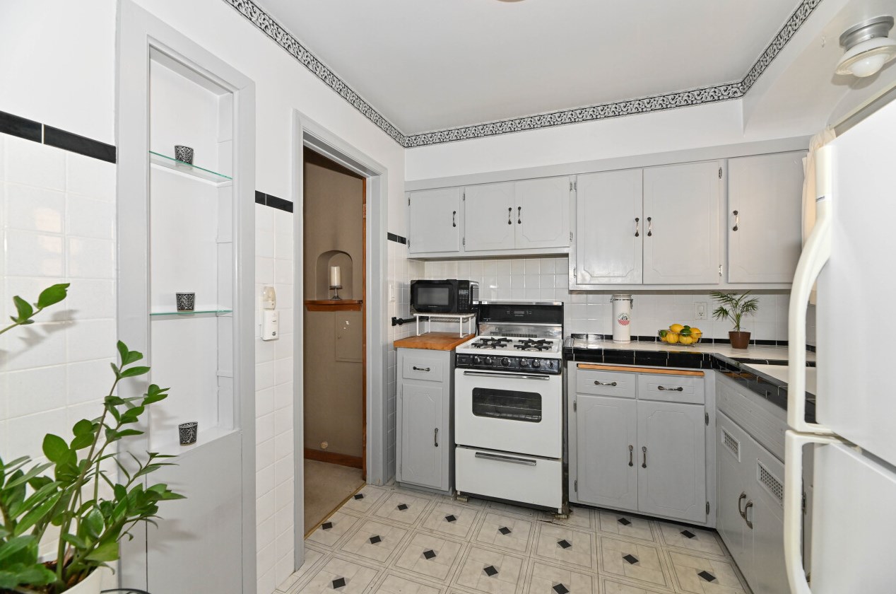 1639 55, Milwaukee WI 53214-5245 exterior