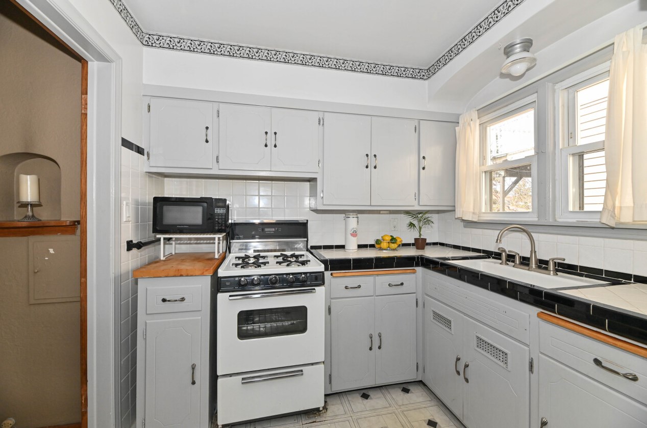 1639 55, Milwaukee WI 53214-5245 exterior