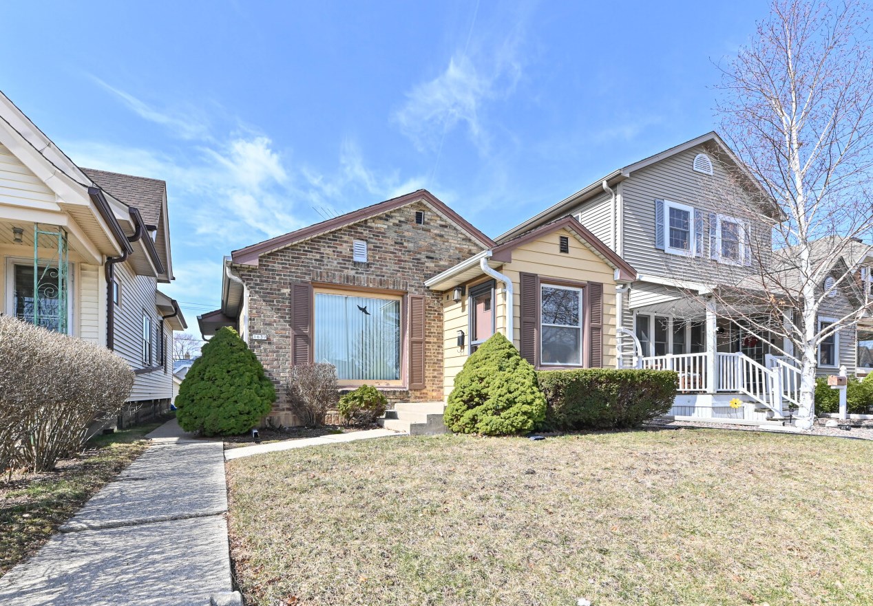 1639 55, Milwaukee WI 53214-5245 exterior