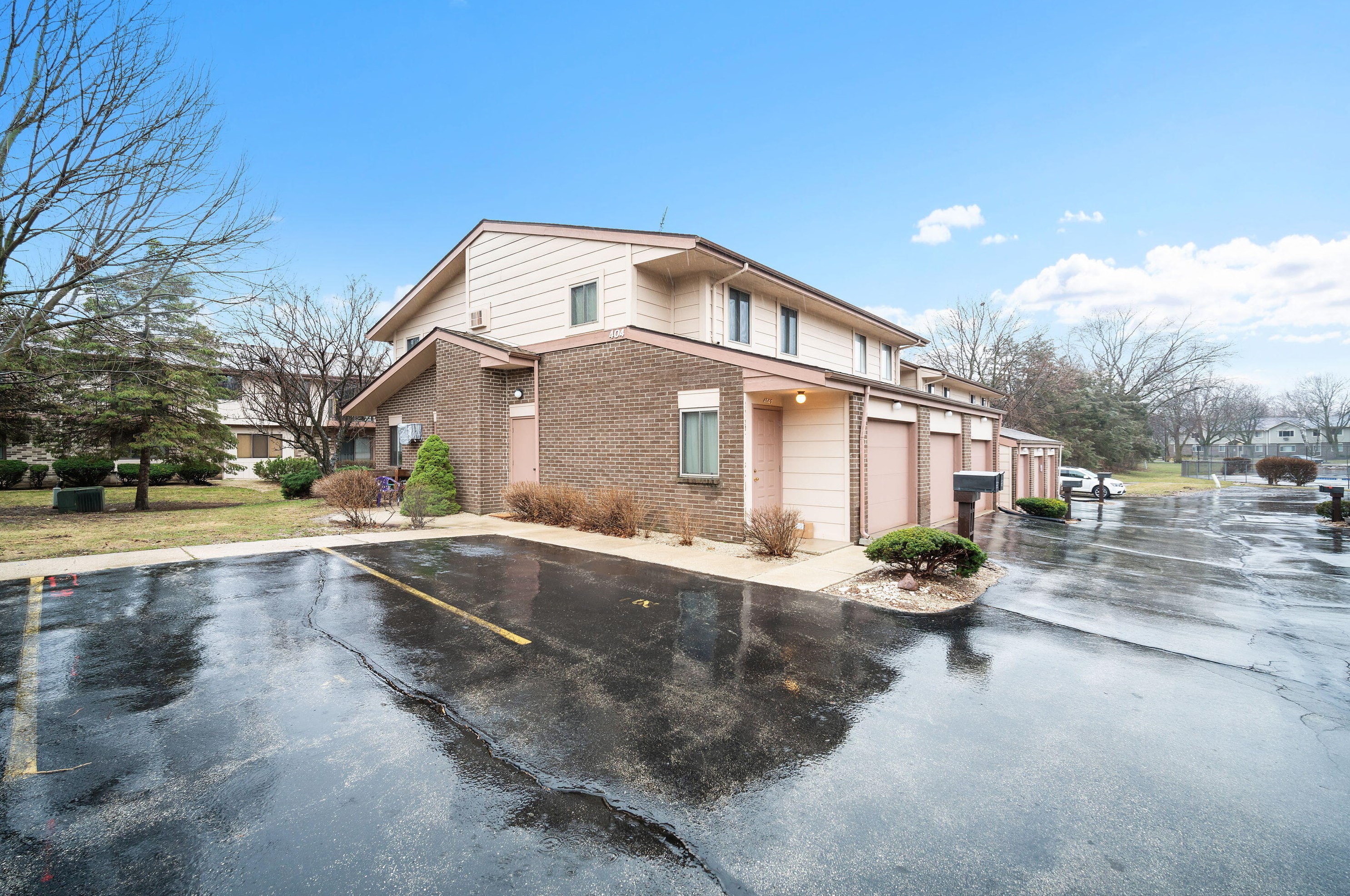 404 Sheffield Rd, Waukesha, WI 53186-8308