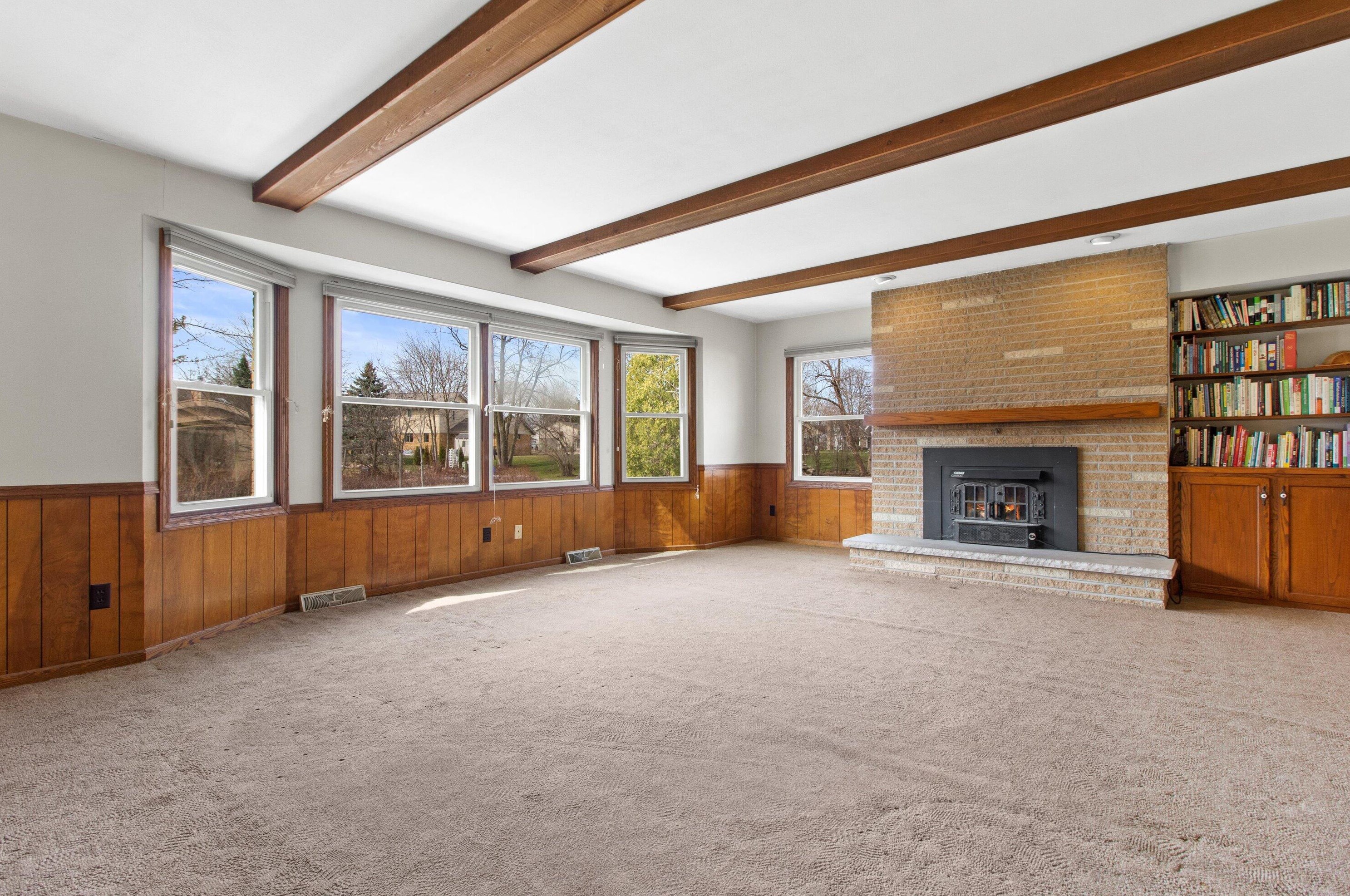 7521 Nottingham Way, Hales Corners, WI 53132-8962