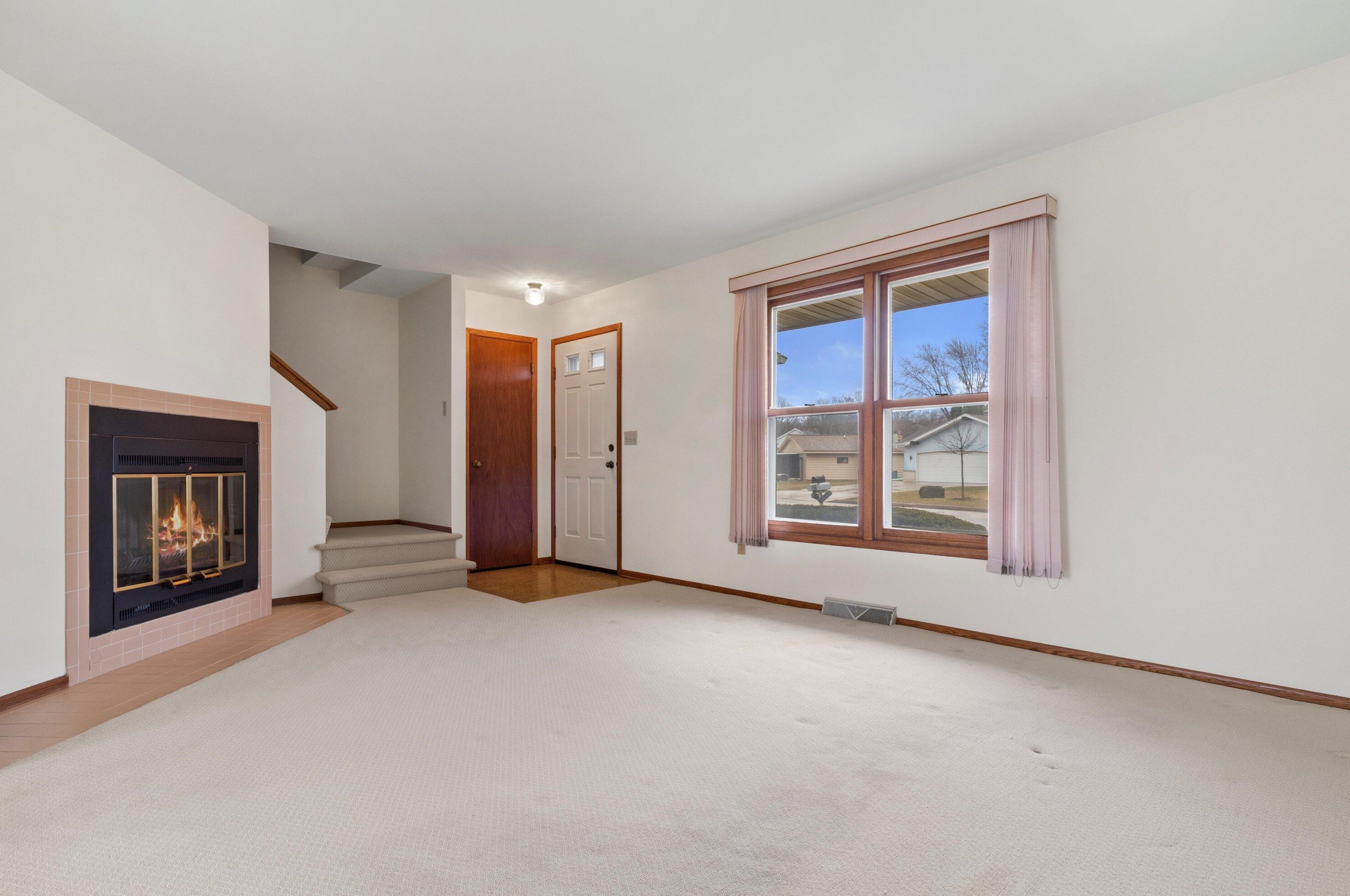6553 Radburn Ln, Greendale, WI 53129-2844