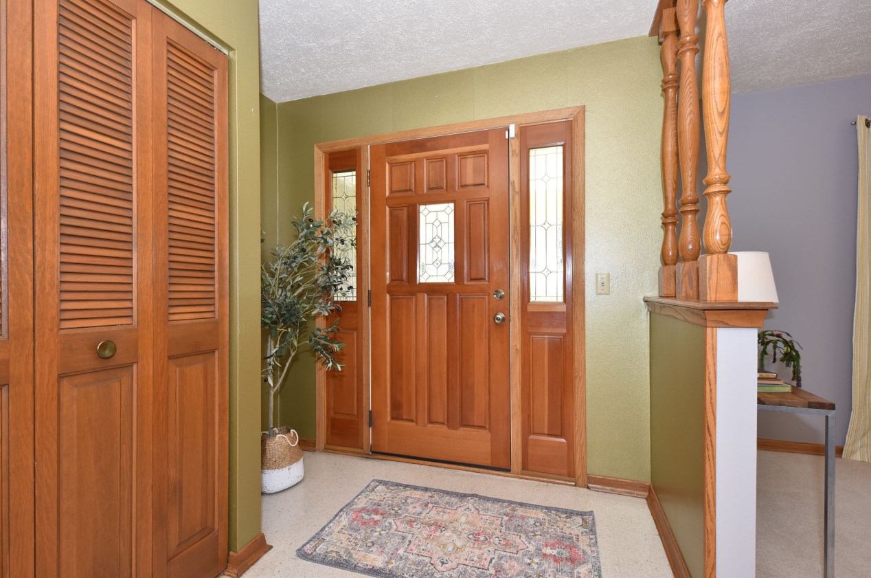 11447 N Meadowbrook Dr, Thiensville, WI 53097