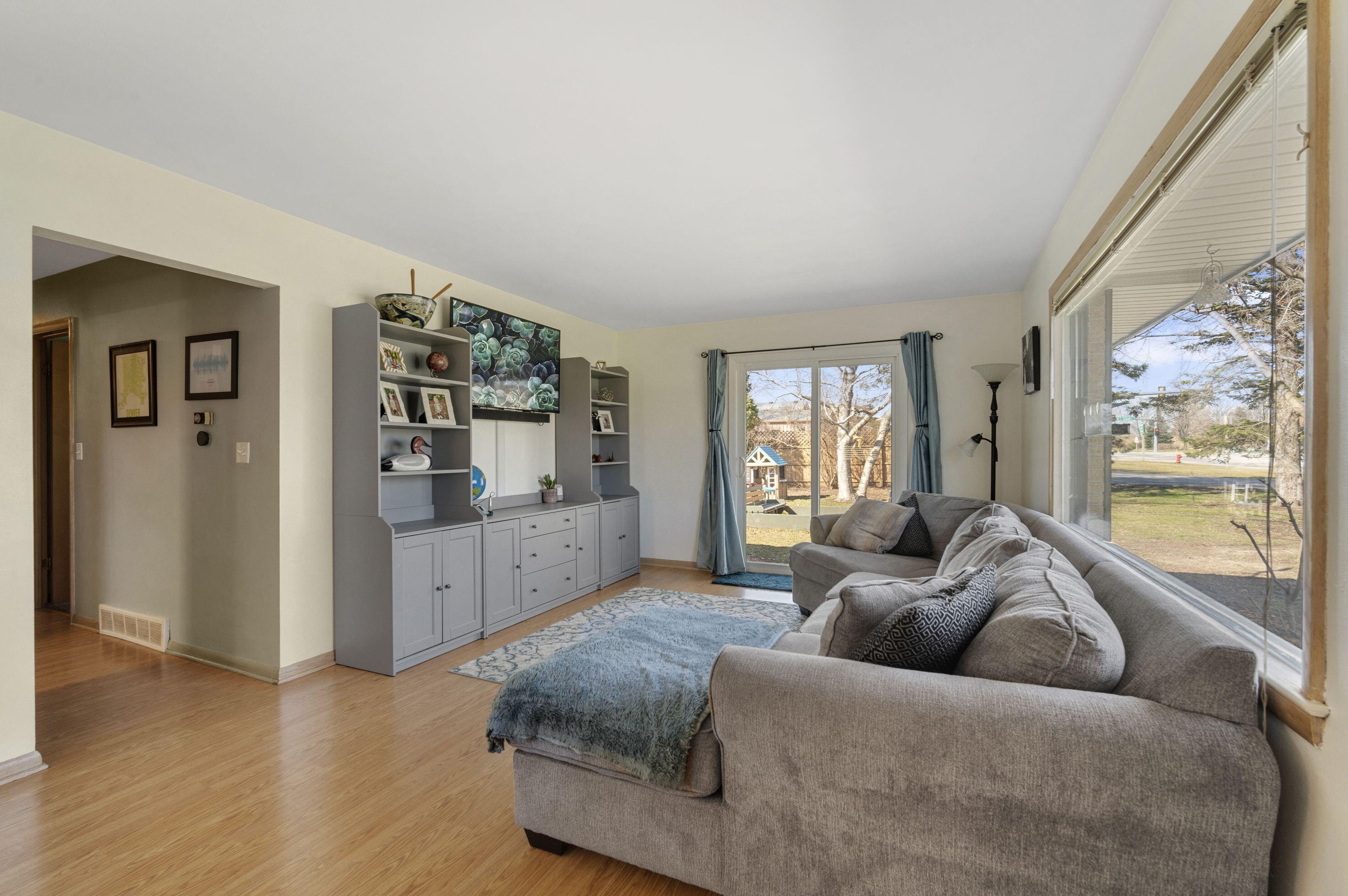 135 Forest Hill Ave, Oak Creek, WI 53154-3050
