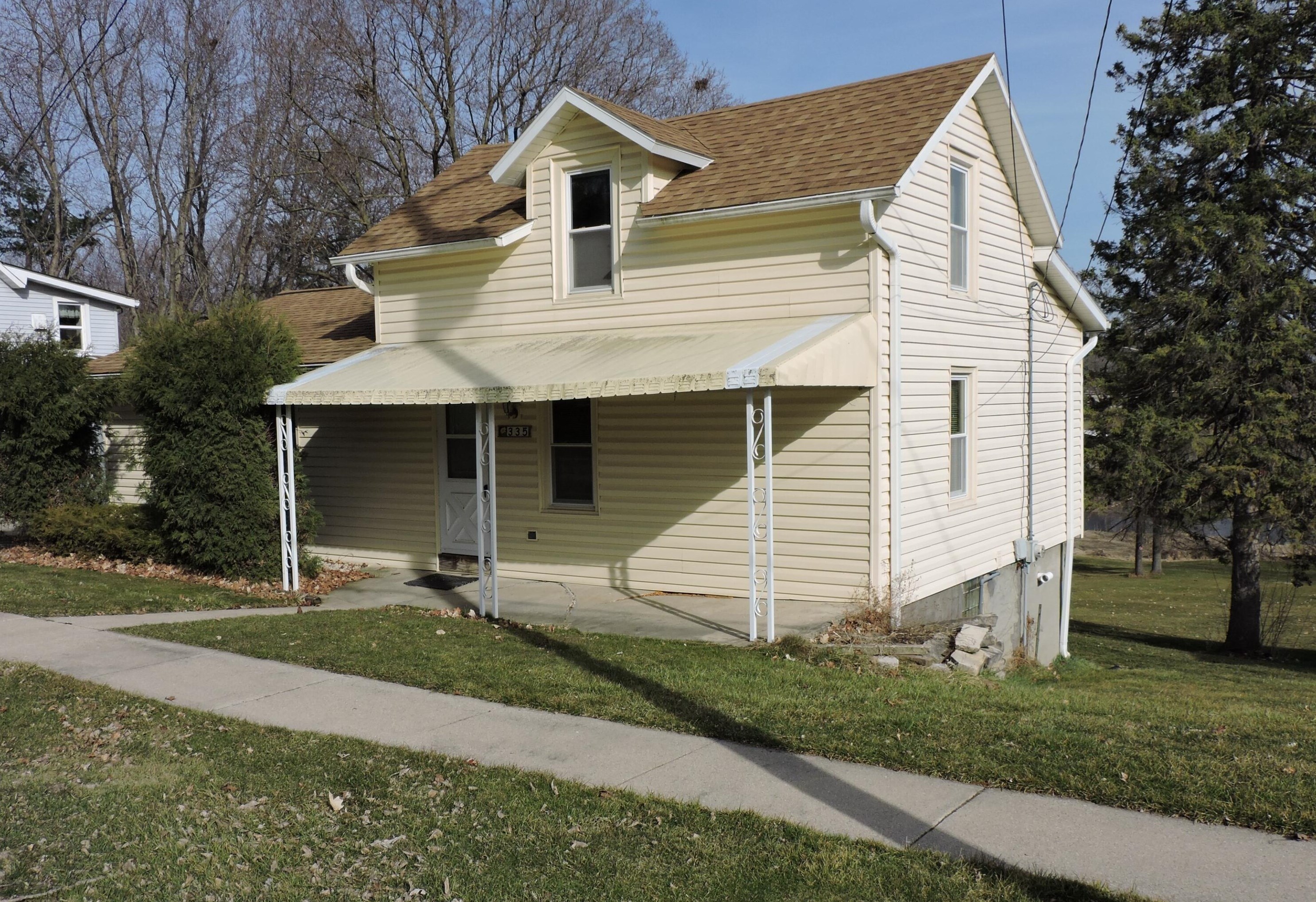 335 River St, Lowell, WI