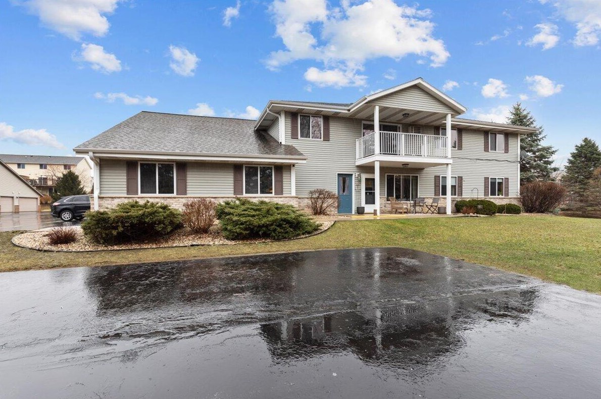 1117 Schmidt Rd, West Bend, WI 53090-5459