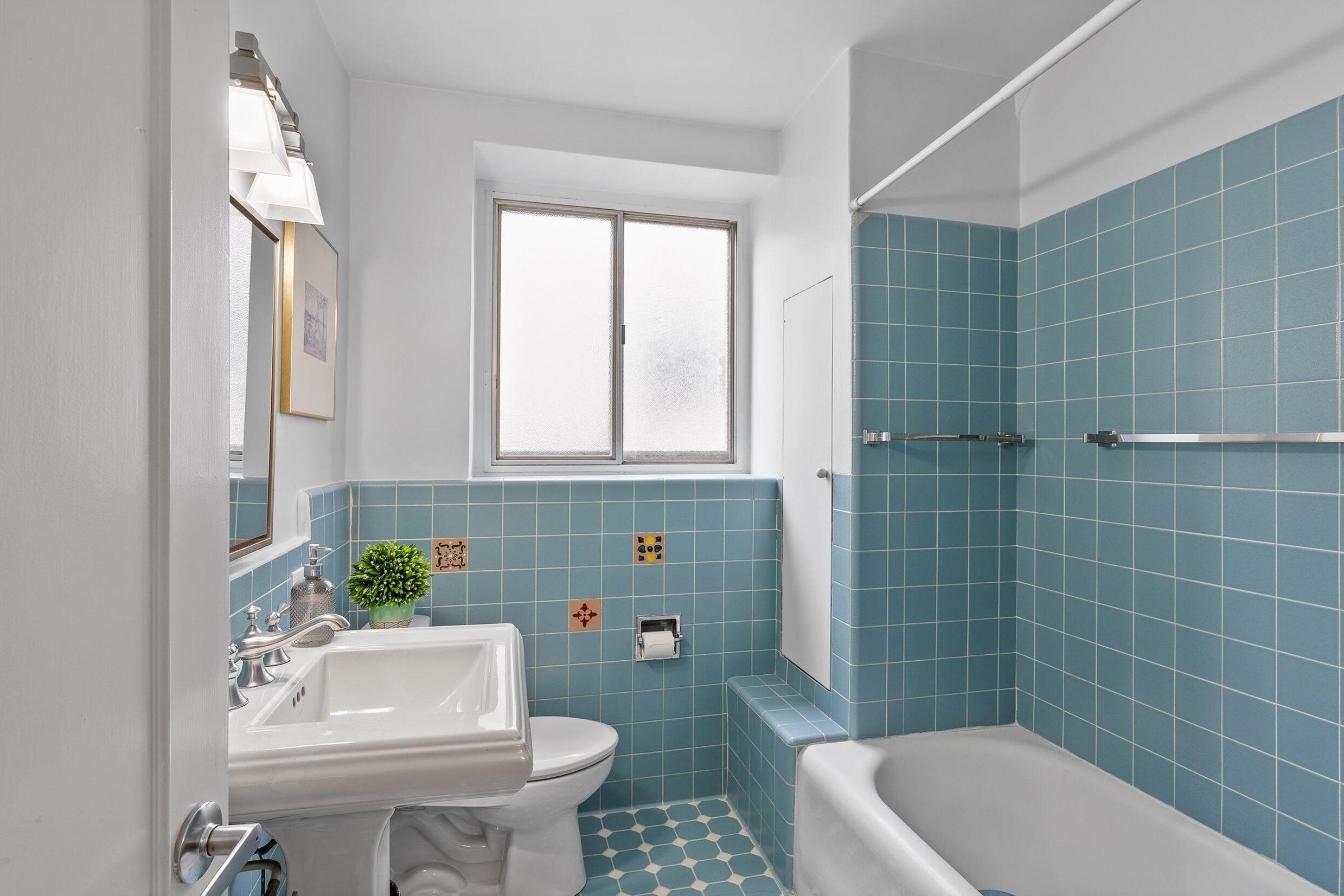 4524 Cramer St, Milwaukee WI 53211-1201 exterior