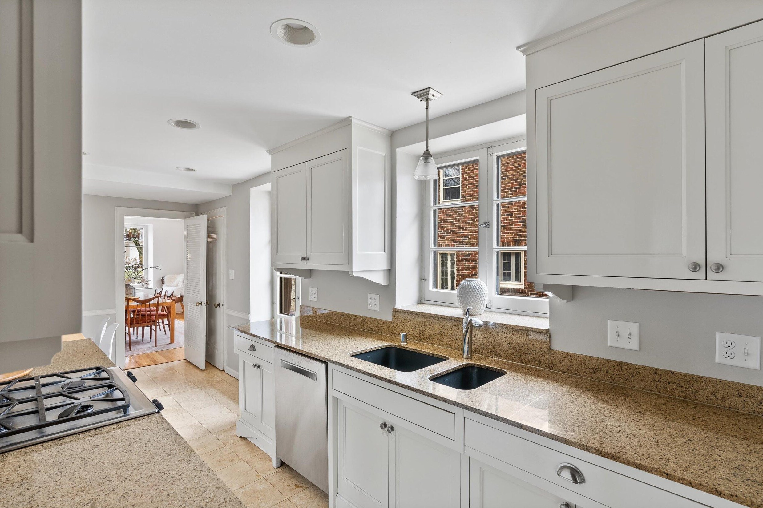 4524 Cramer St, Milwaukee WI 53211-1201 exterior