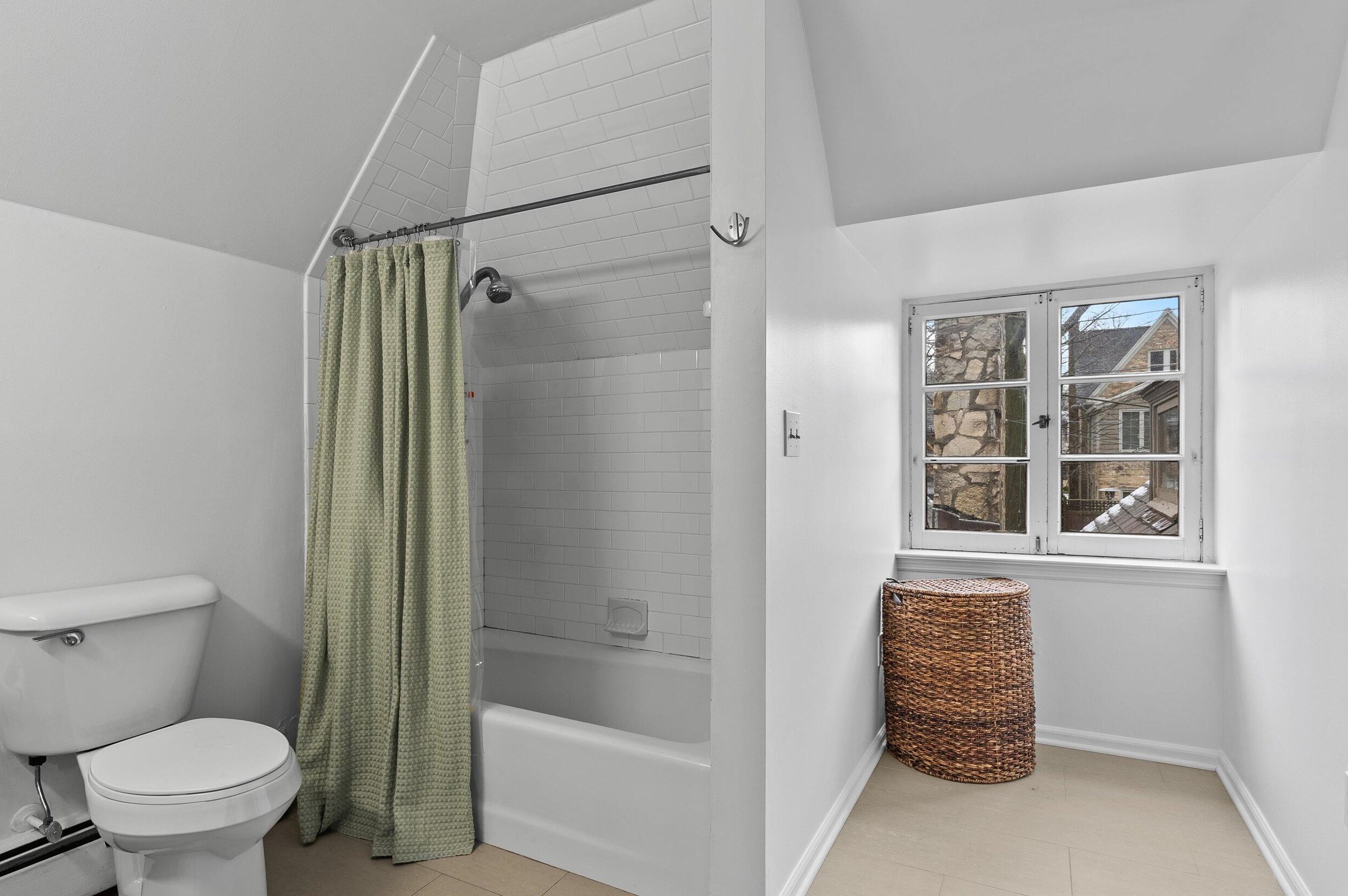 4524 Cramer St, Milwaukee WI 53211-1201 exterior