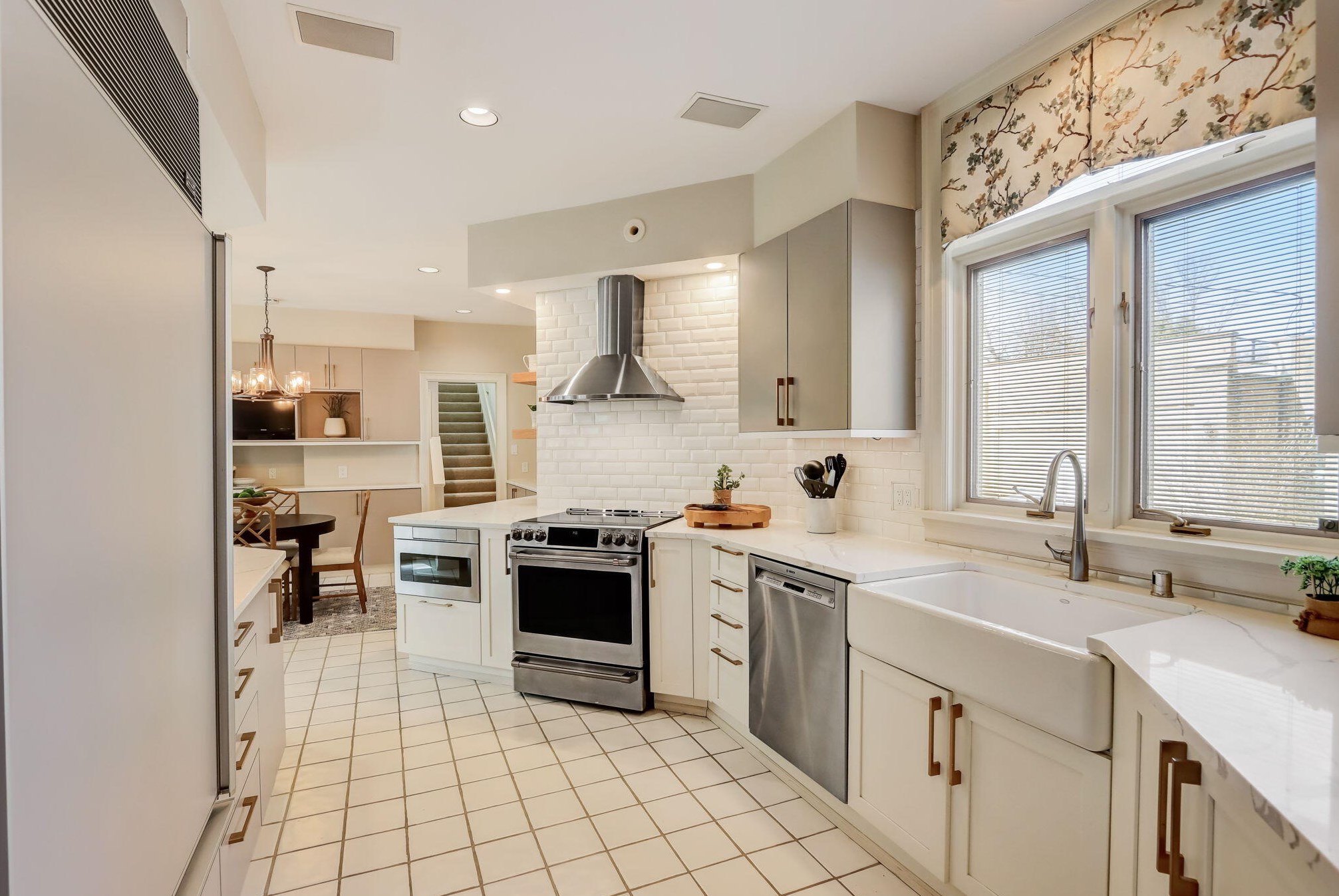 3515 Smt Ave, Milwaukee WI 53211-3441 exterior