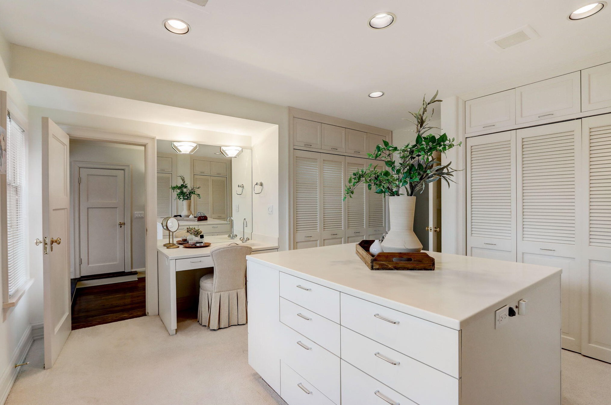 3515 Smt Ave, Milwaukee WI 53211-3441 exterior