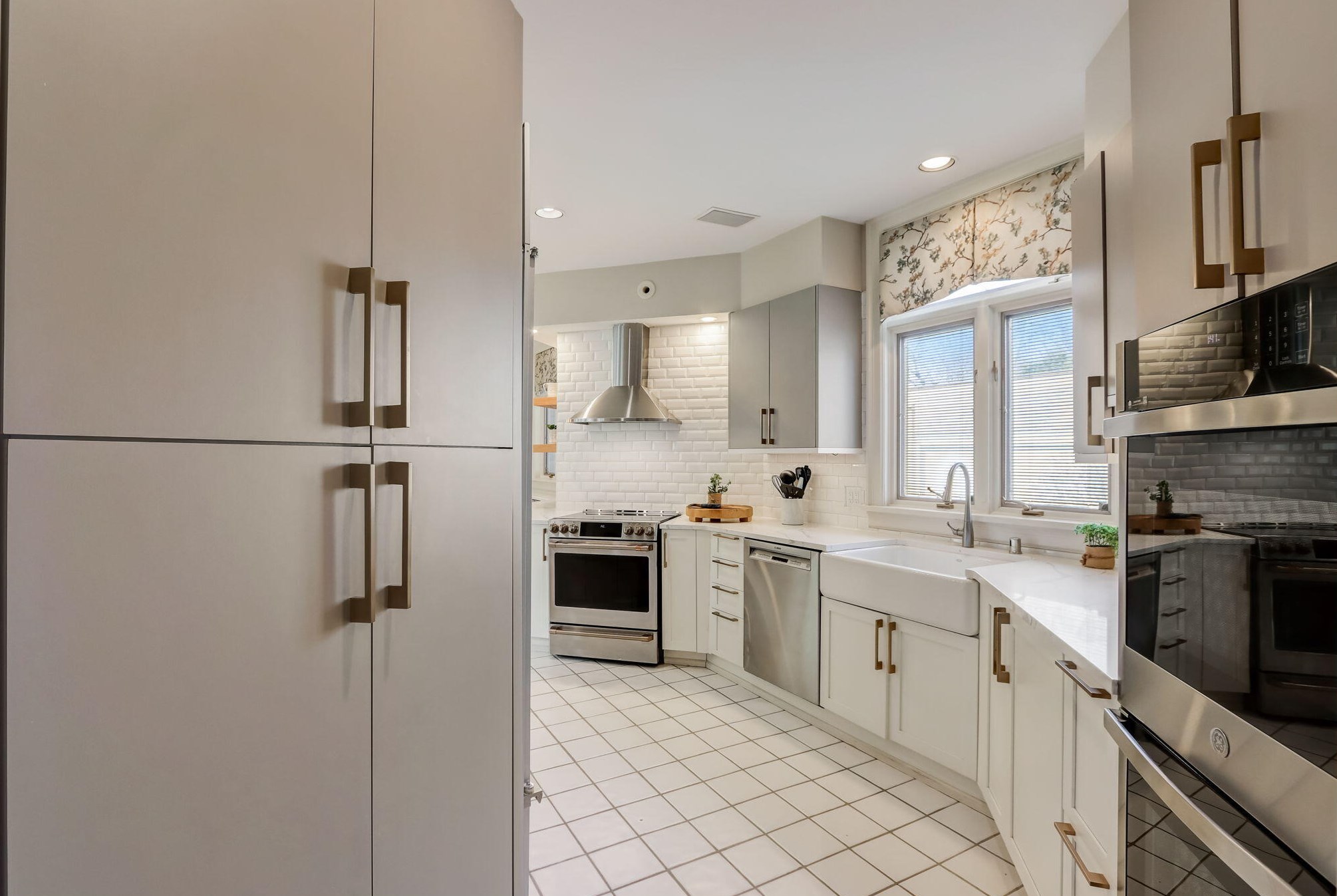 3515 Smt Ave, Milwaukee WI 53211-3441 exterior