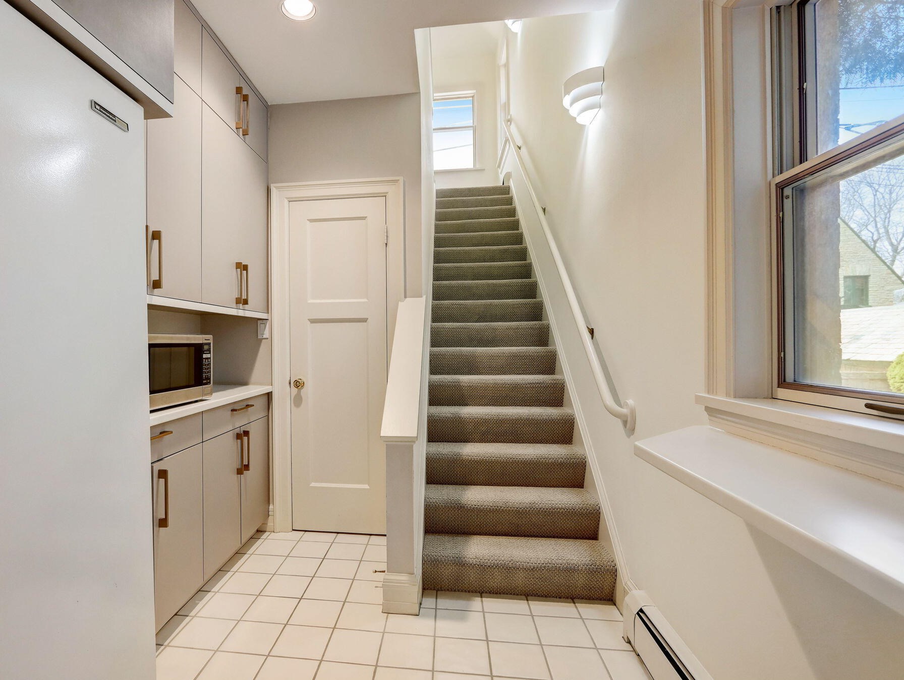 3515 Smt Ave, Milwaukee WI 53211-3441 exterior