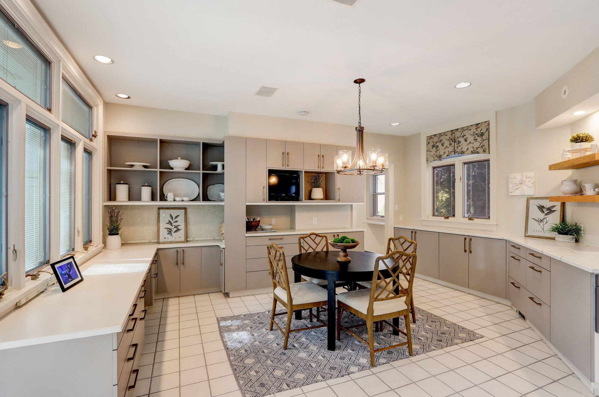 3515 Smt Ave, Milwaukee WI 53211-3441 exterior