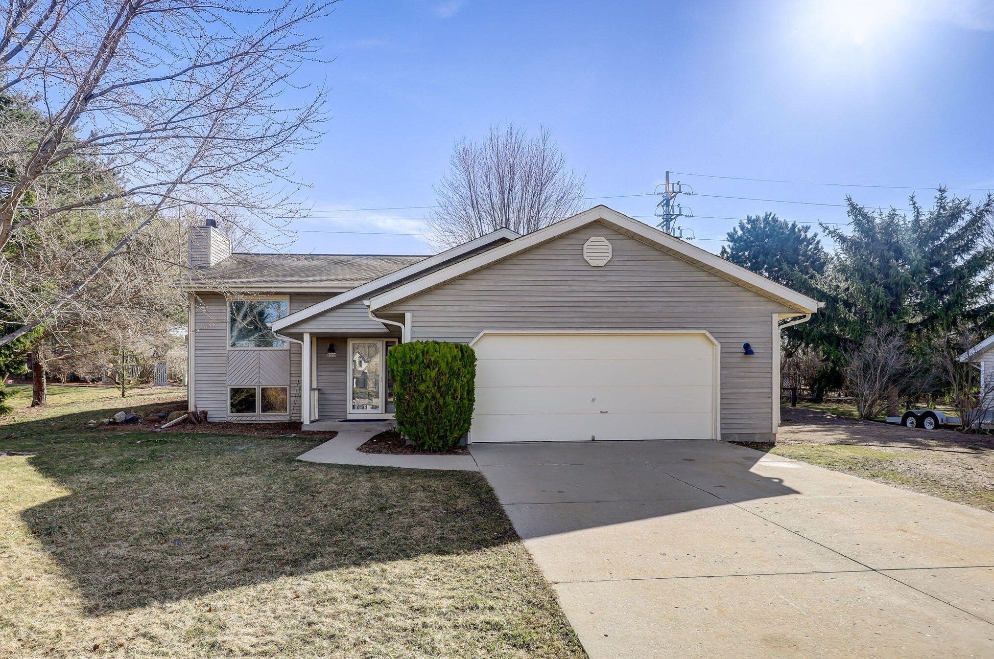 6338 Scenic Dr, West Bend, WI 53095