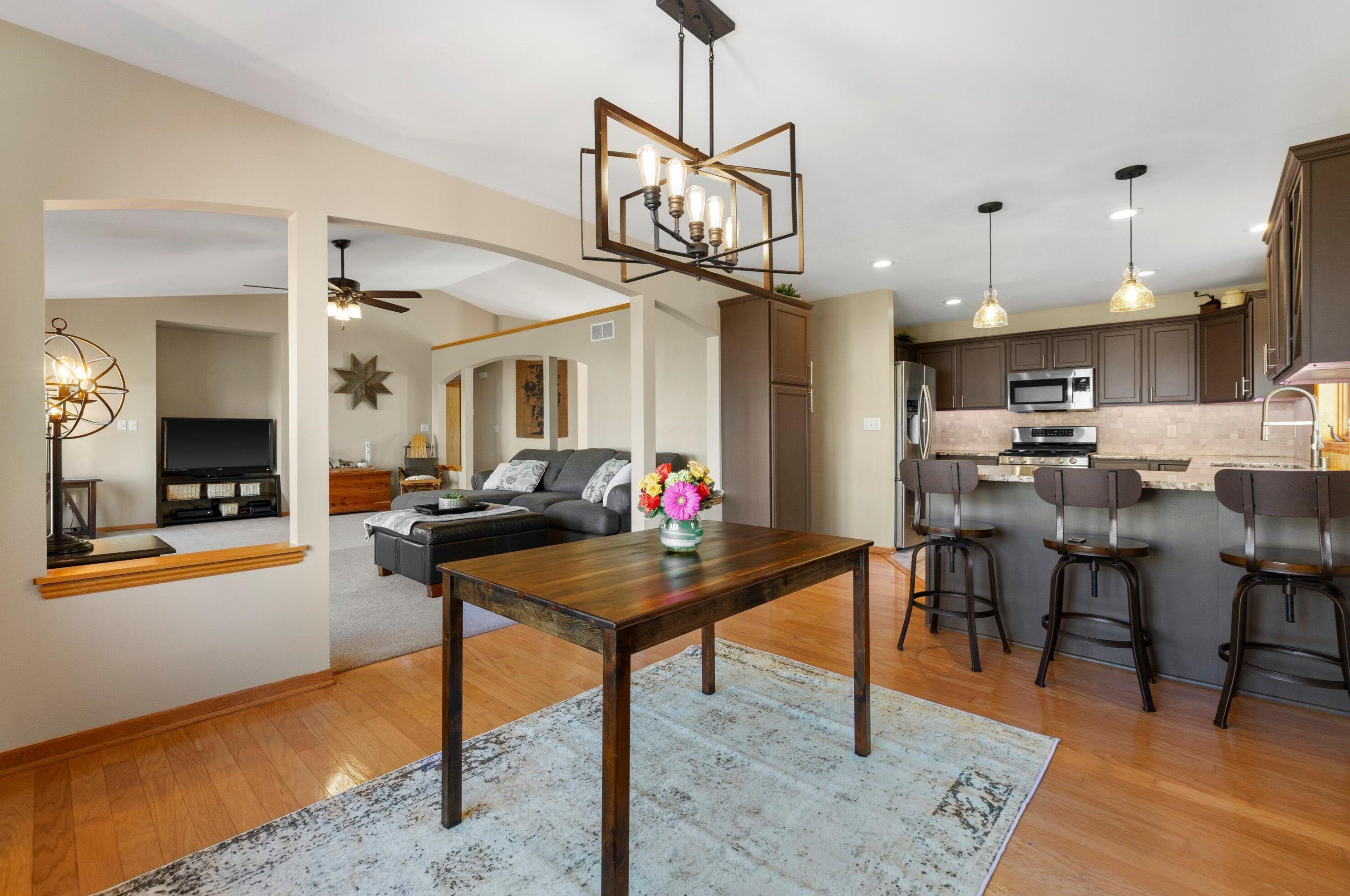 4012 W Anthony Dr, Hales Corners, WI 53132