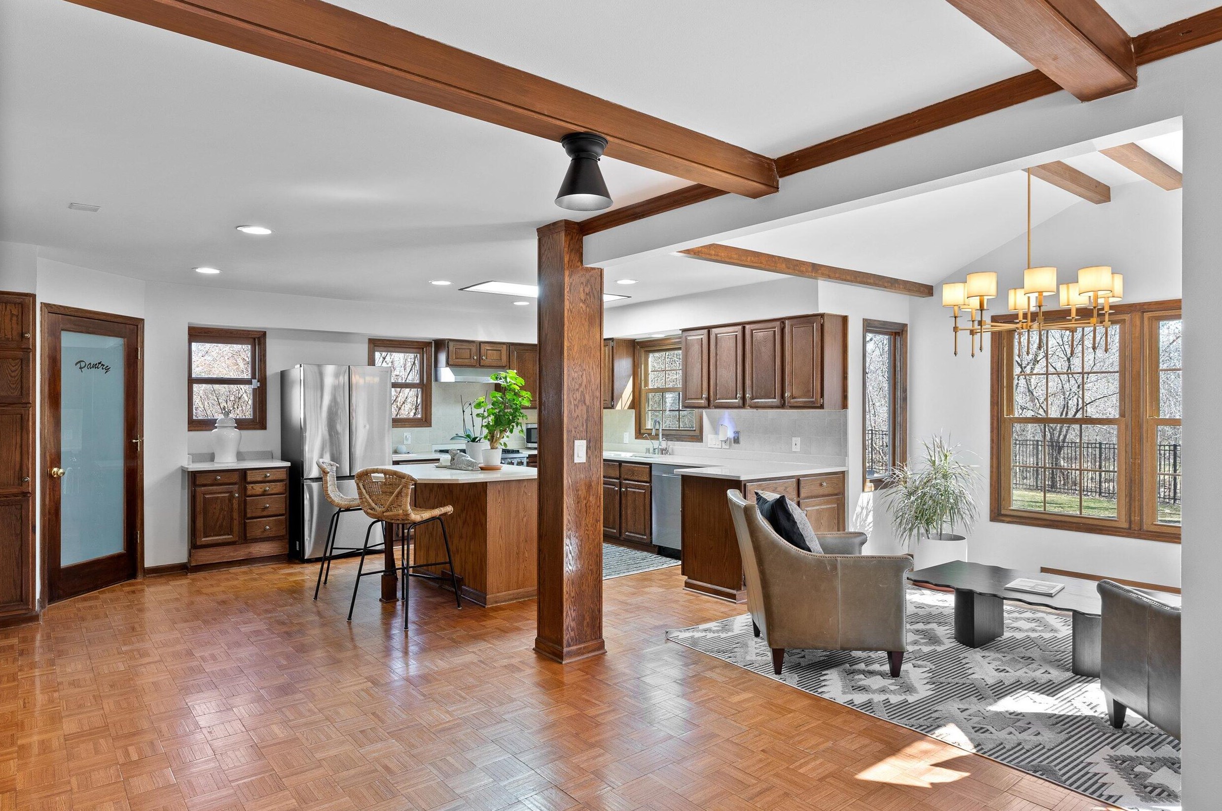 427 W Zedler Ln, Thiensville, WI 53092
