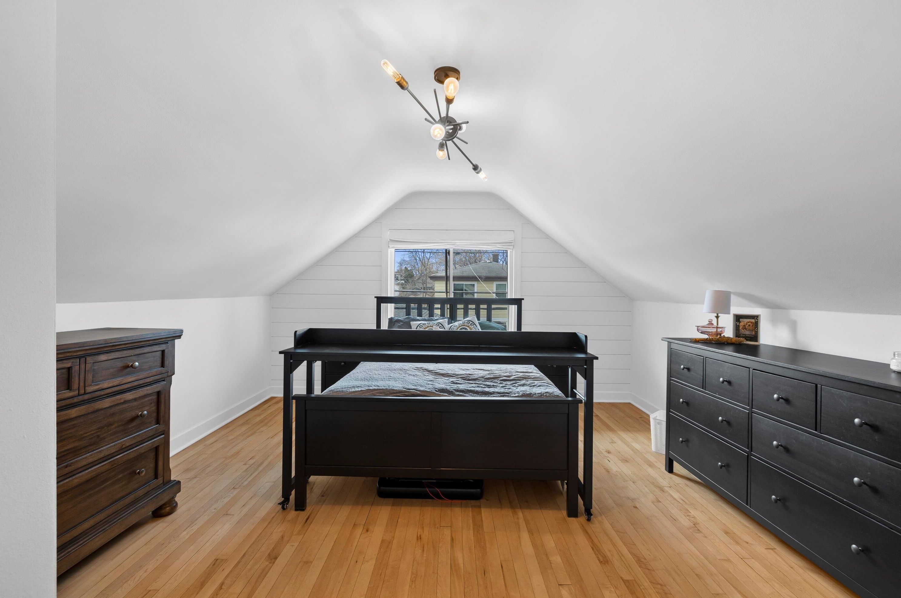 1525 93, Milwaukee WI 53227-1524 exterior