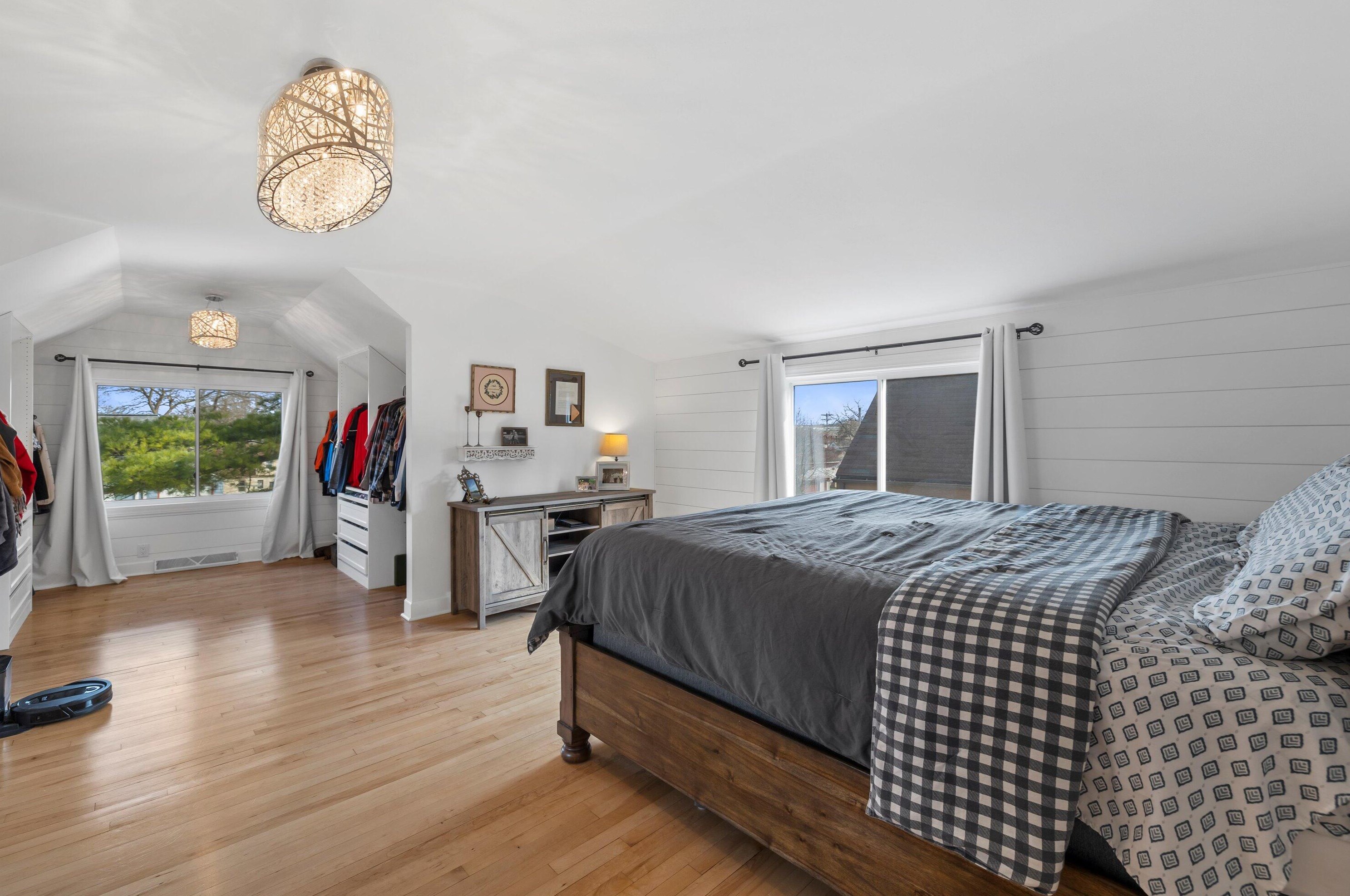 1525 93, Milwaukee WI 53227-1524 exterior