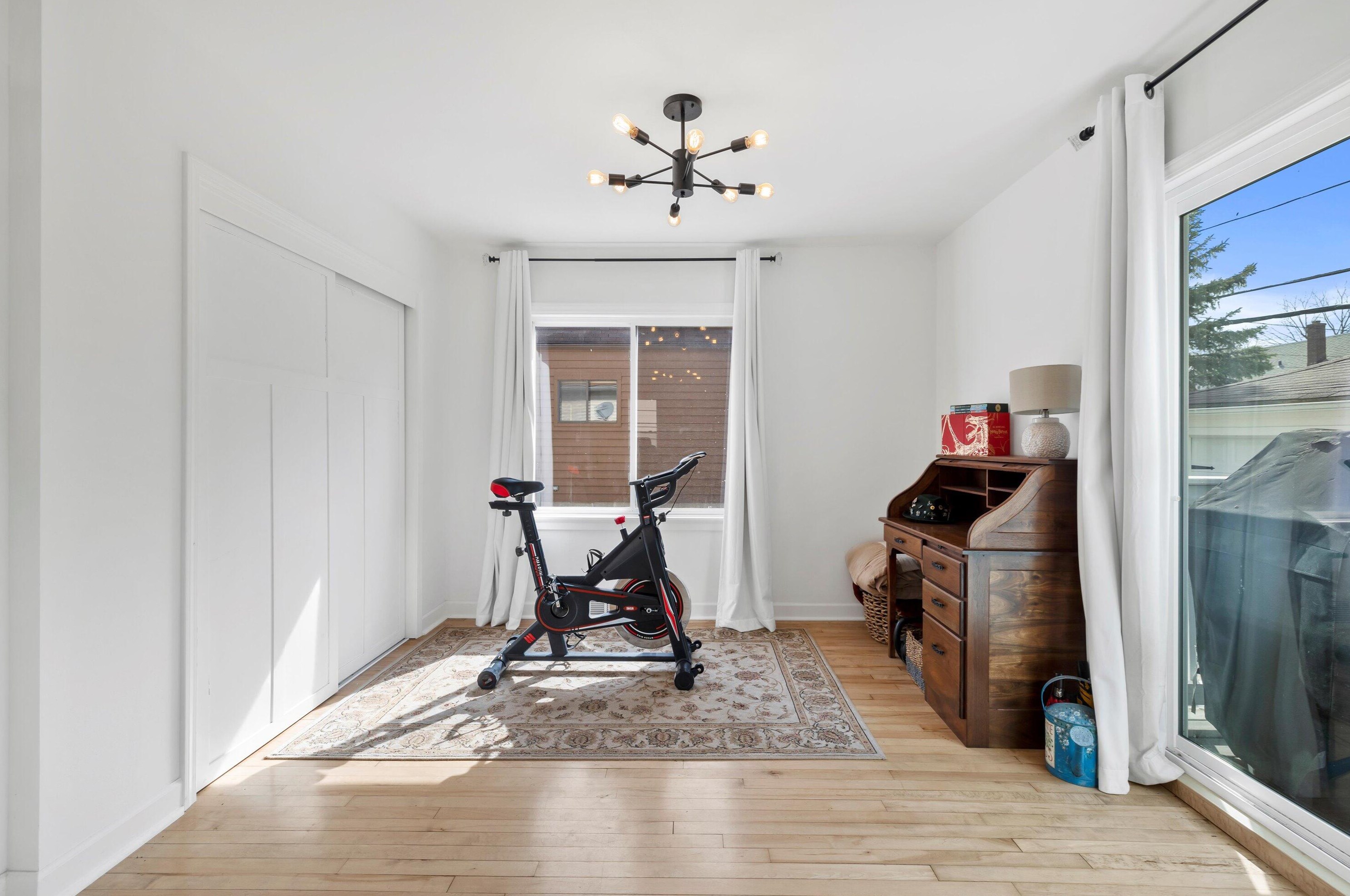 1525 93, Milwaukee WI 53227-1524 exterior