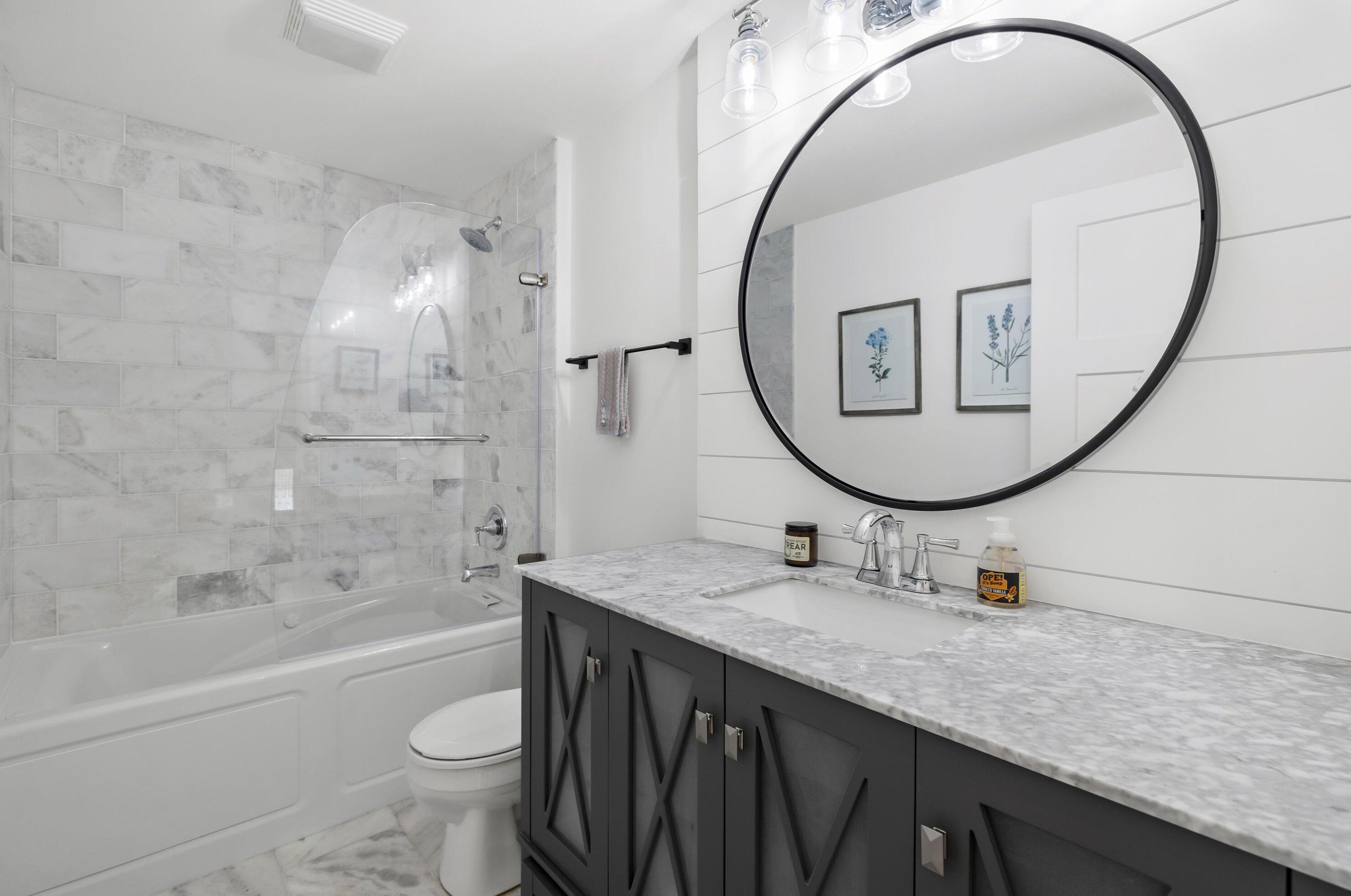 1525 93, Milwaukee WI 53227-1524 exterior