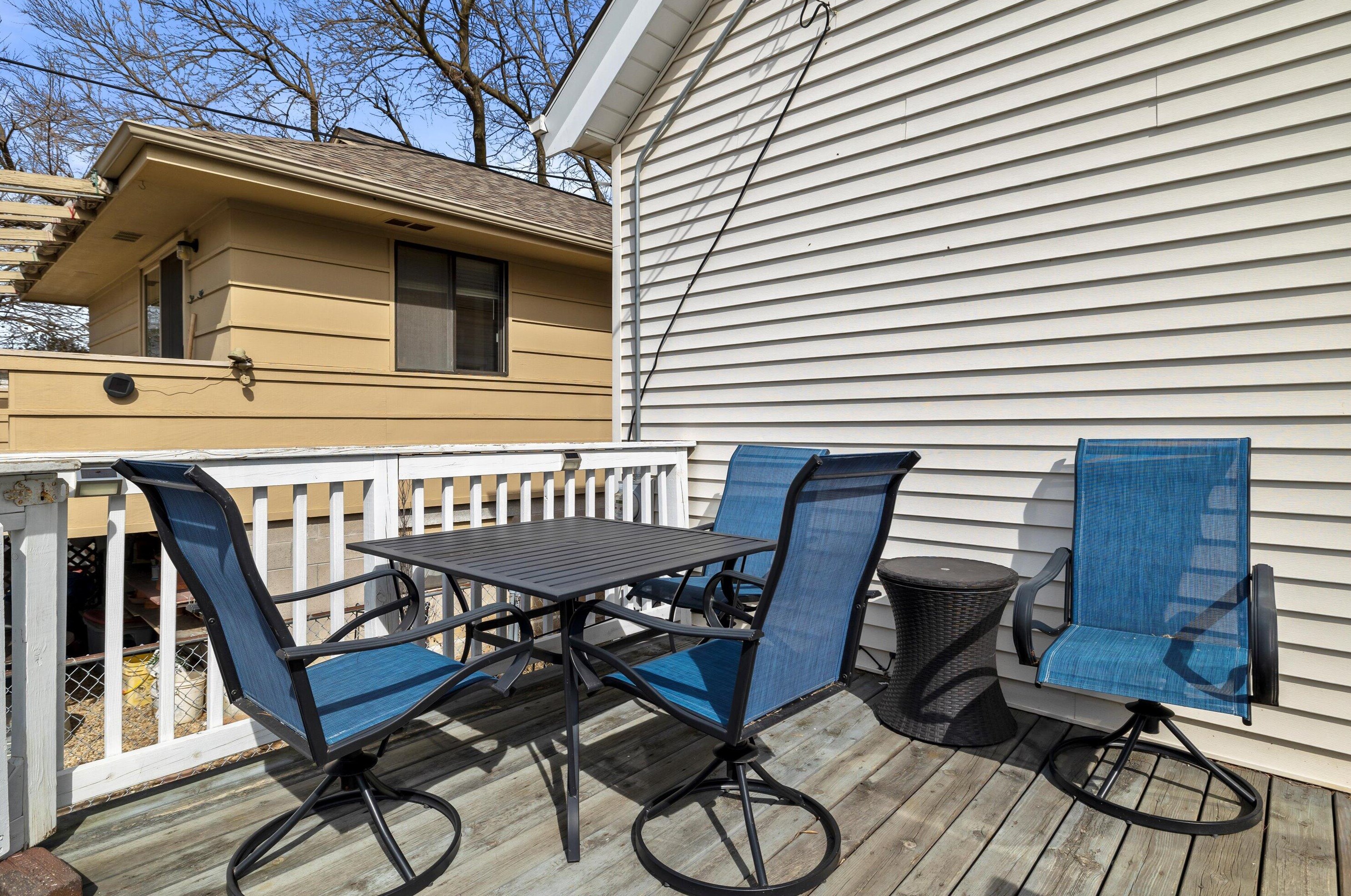 1525 93, Milwaukee WI 53227-1524 exterior