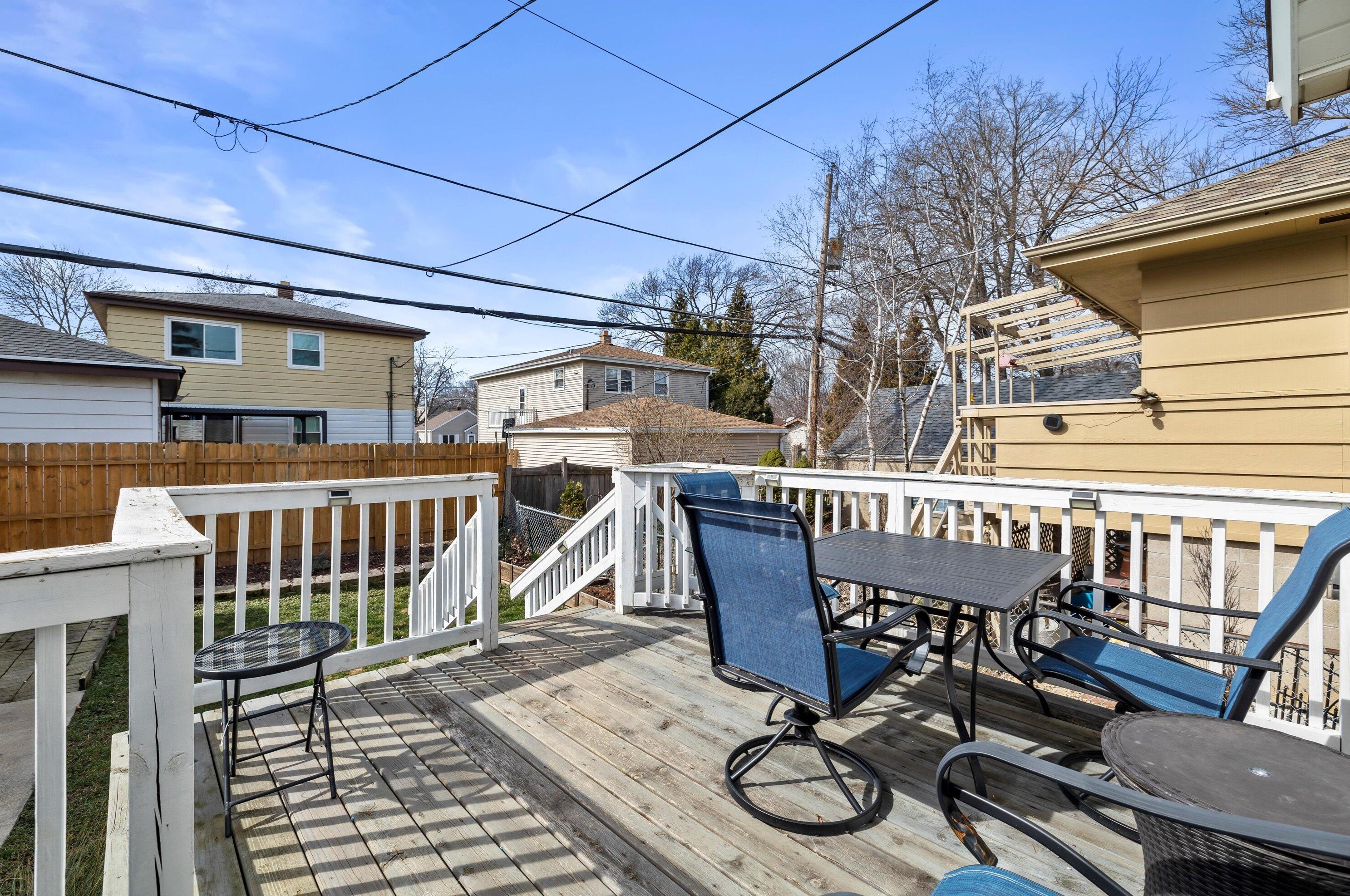 1525 93, Milwaukee WI 53227-1524 exterior