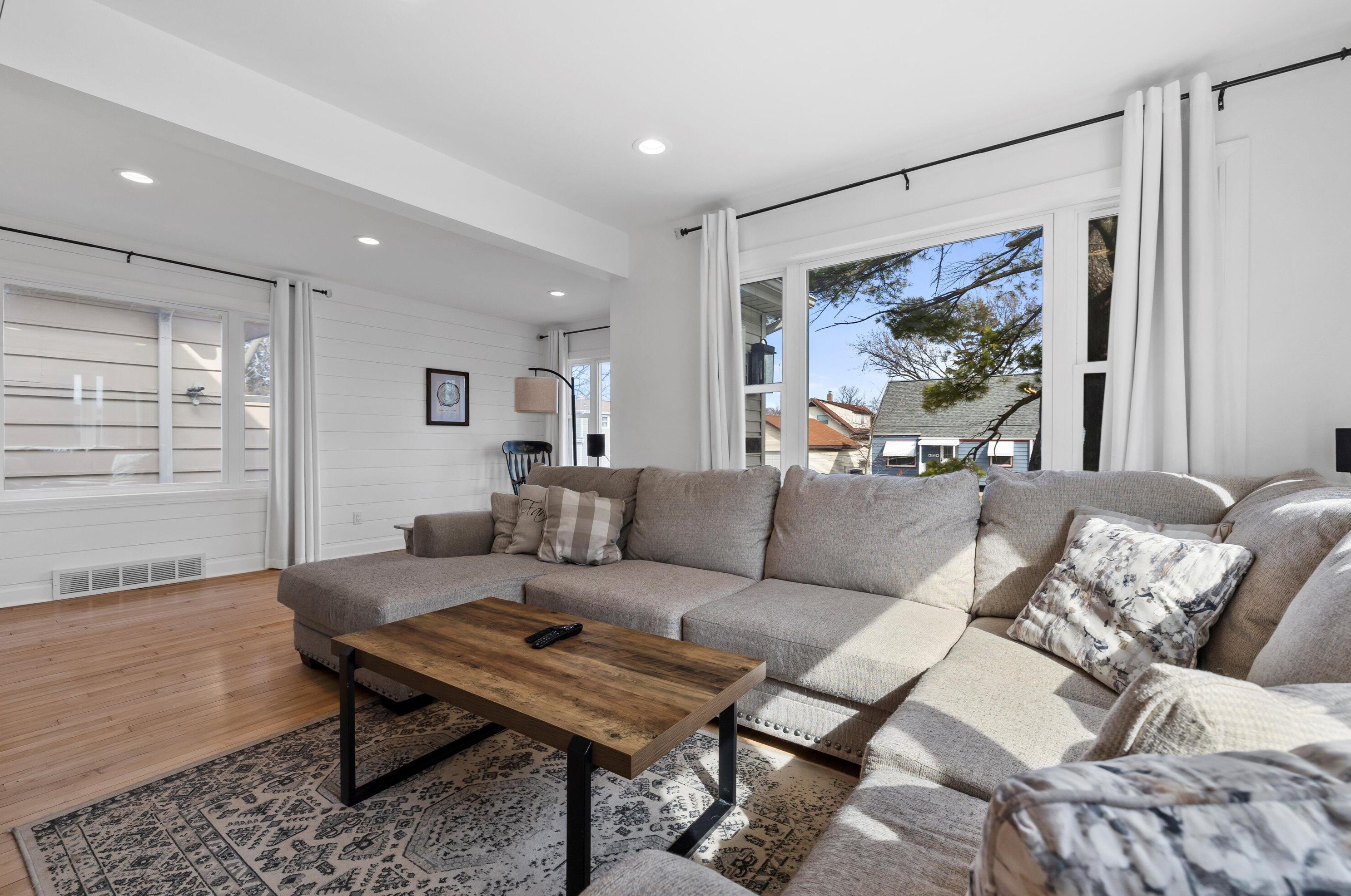 1525 93, Milwaukee WI 53227-1524 exterior