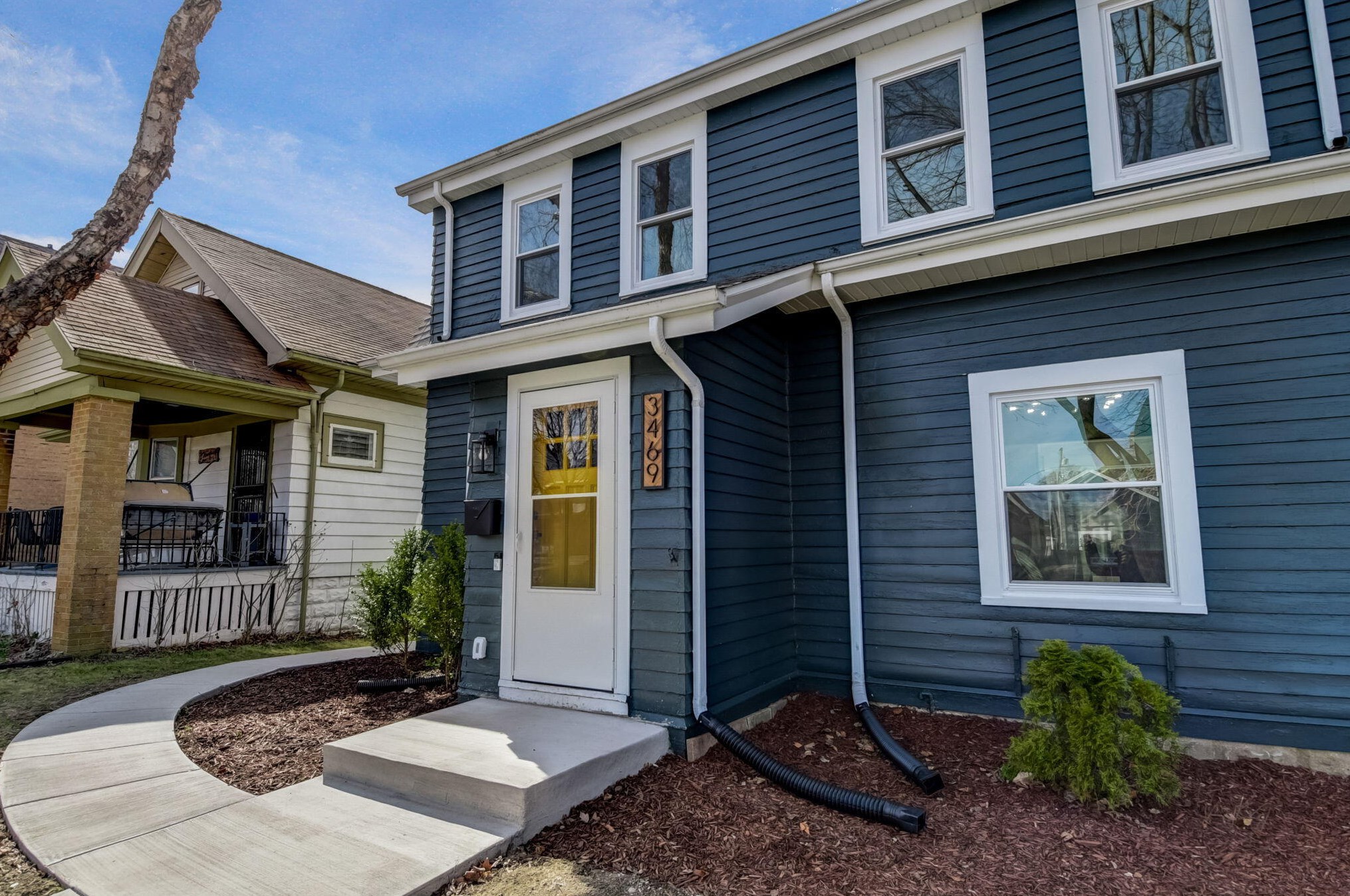 3469 Pierce St, Milwaukee WI  53215-1101 exterior