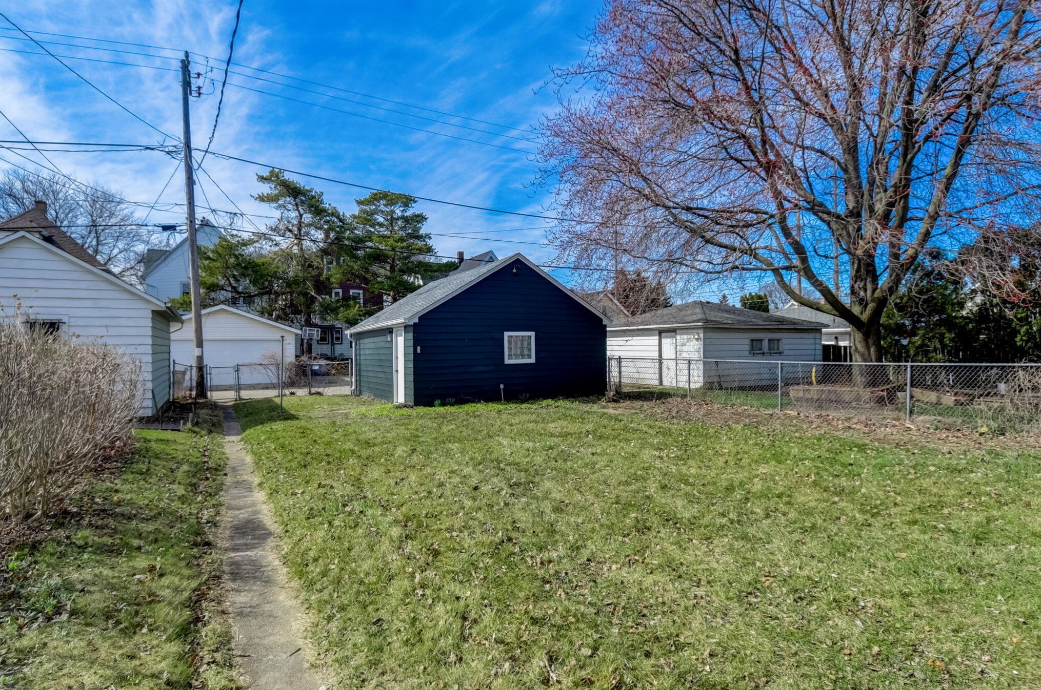 3469 Pierce St, Milwaukee WI  53215-1101 exterior
