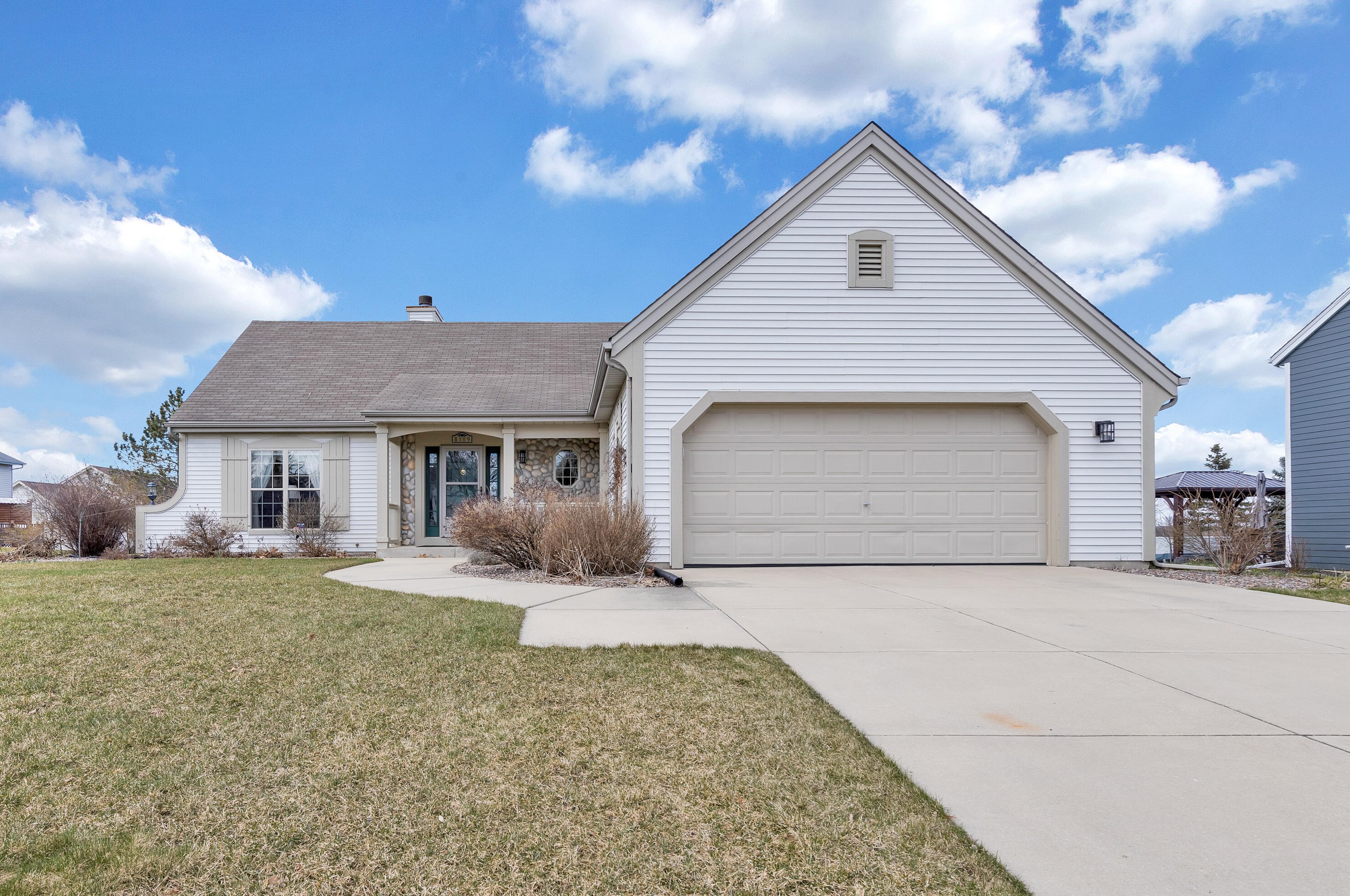 8189 36th St, Hales Corners, WI 53132-9427