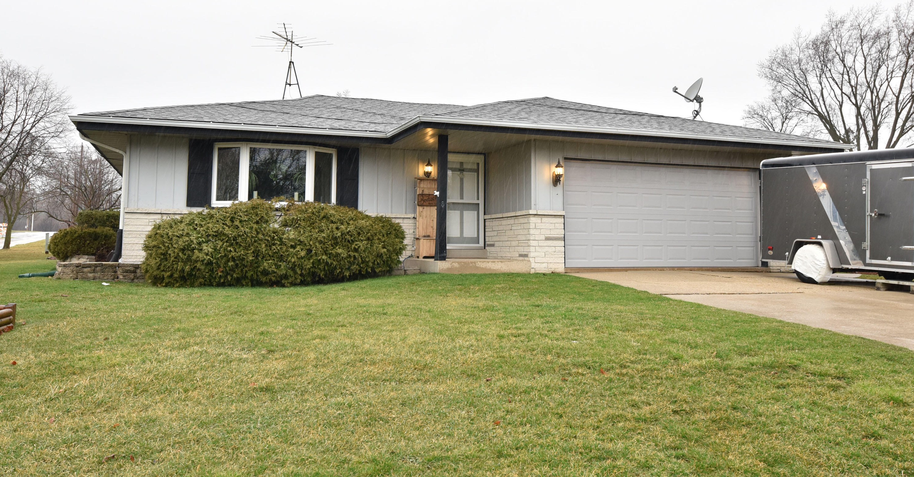 6105 113th St, Milwaukee, WI 53225-1207