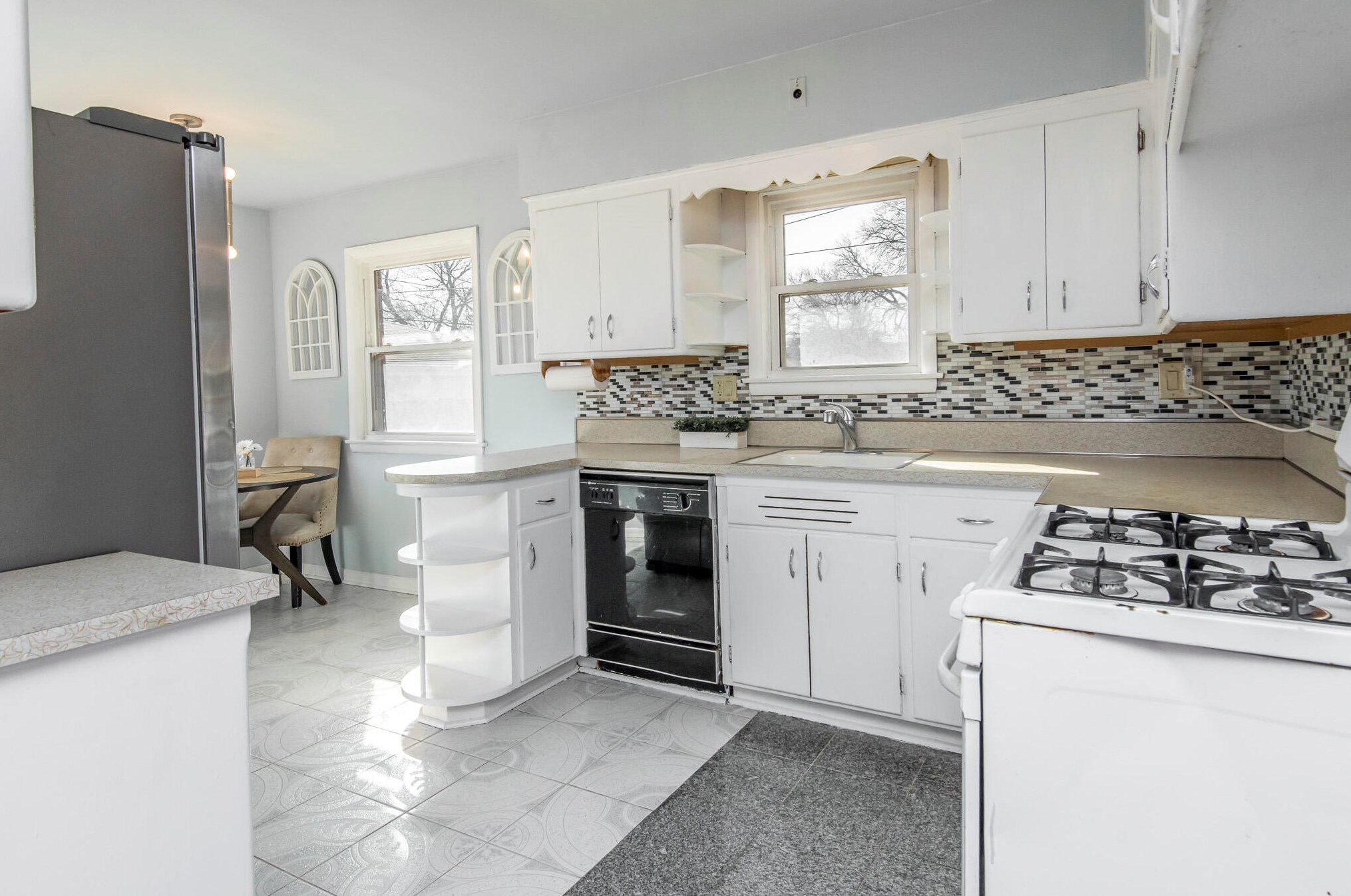 4956 67th St, Milwaukee, WI 53220-4508