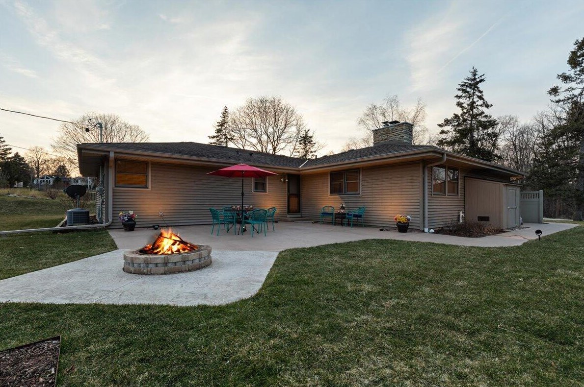 11915 Plainfield Ave, Milwaukee, WI 53228-1854